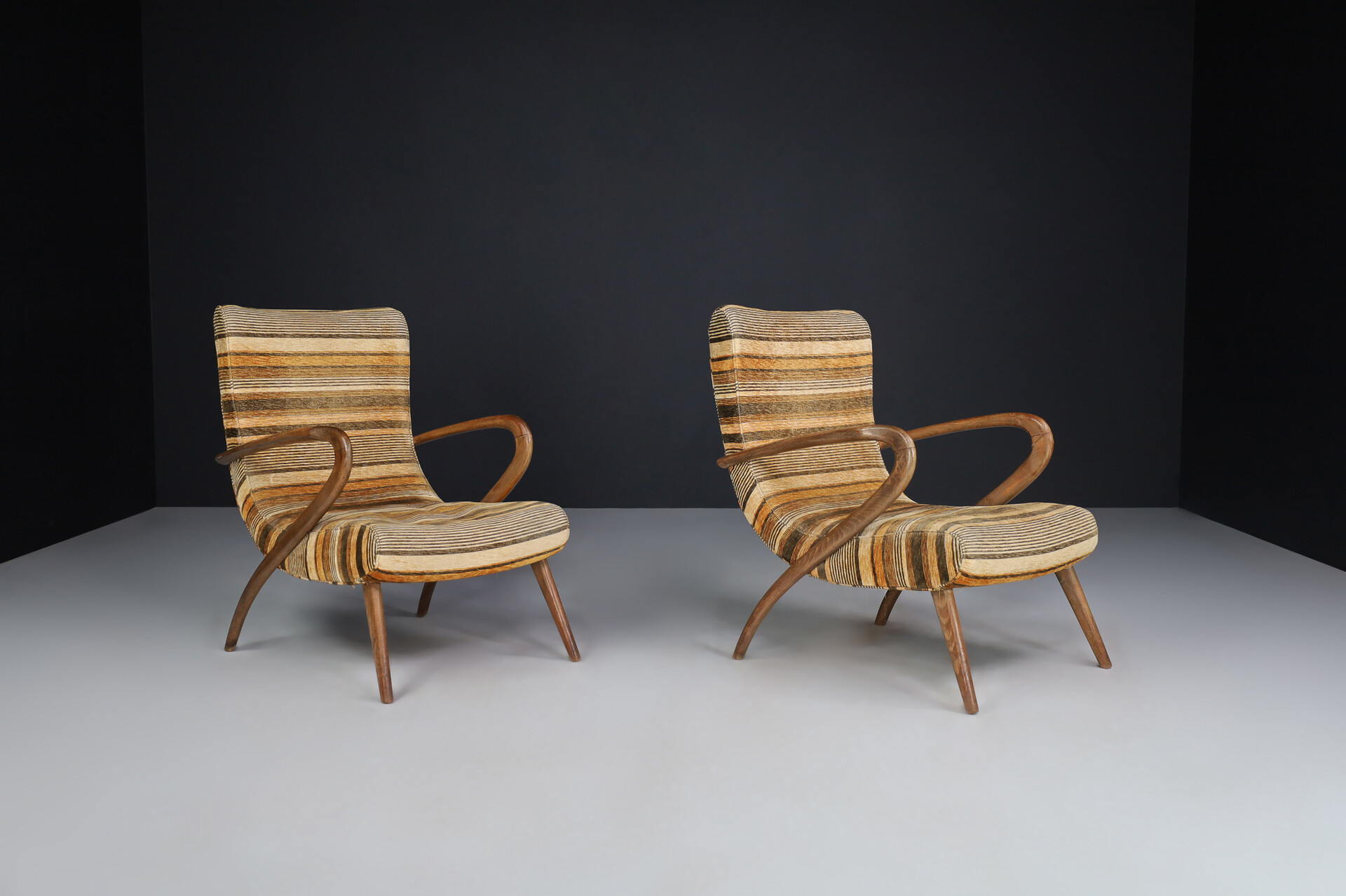 Mid century modern Guglielmo Ulrich Lounge Chairs in original upholstery, Italy 1950s Mid-20th century