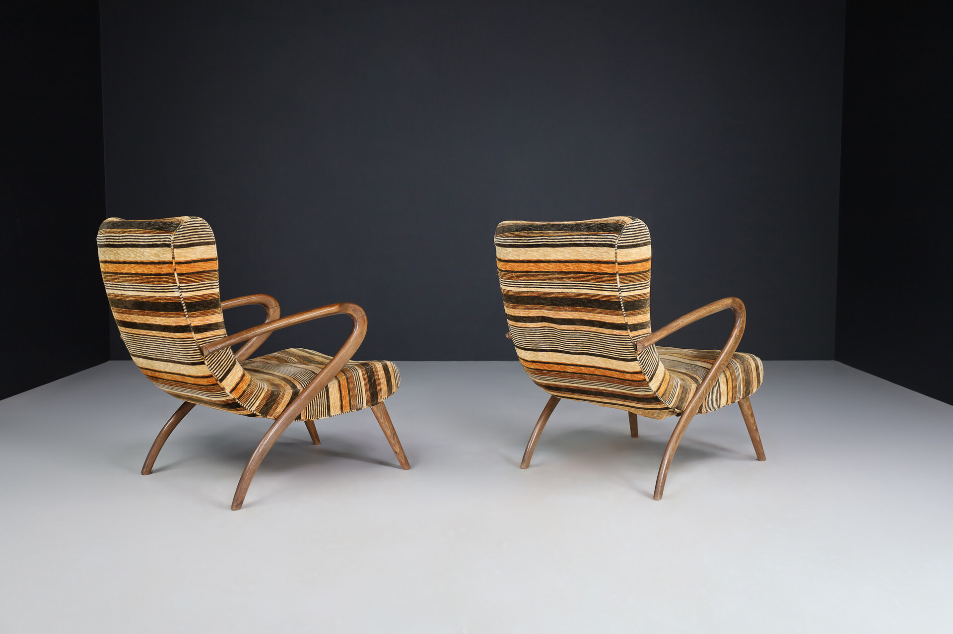 Mid century modern Guglielmo Ulrich Lounge Chairs in original upholstery, Italy 1950s Mid-20th century