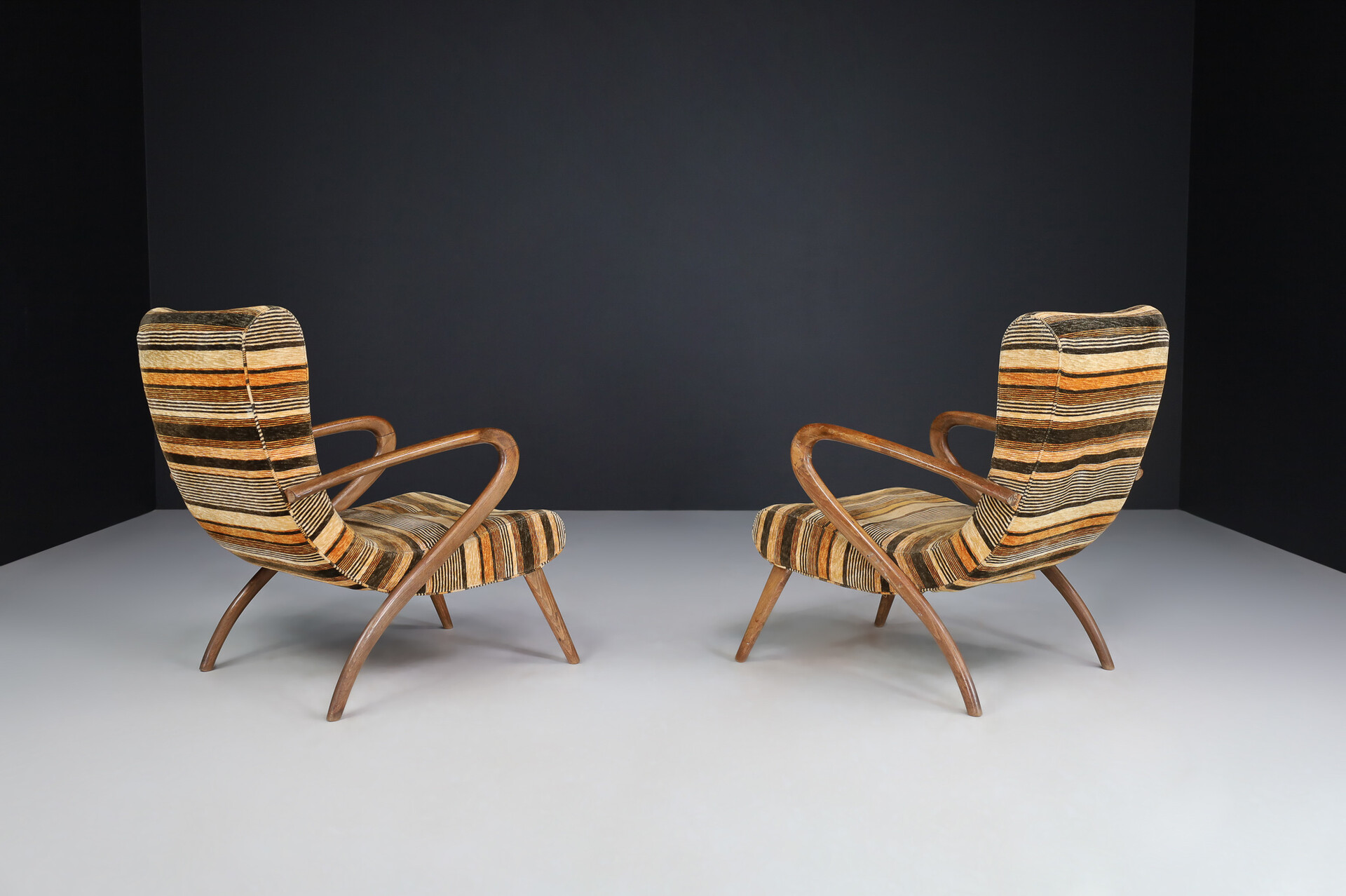 Mid century modern Guglielmo Ulrich Lounge Chairs in original upholstery, Italy 1950s Mid-20th century