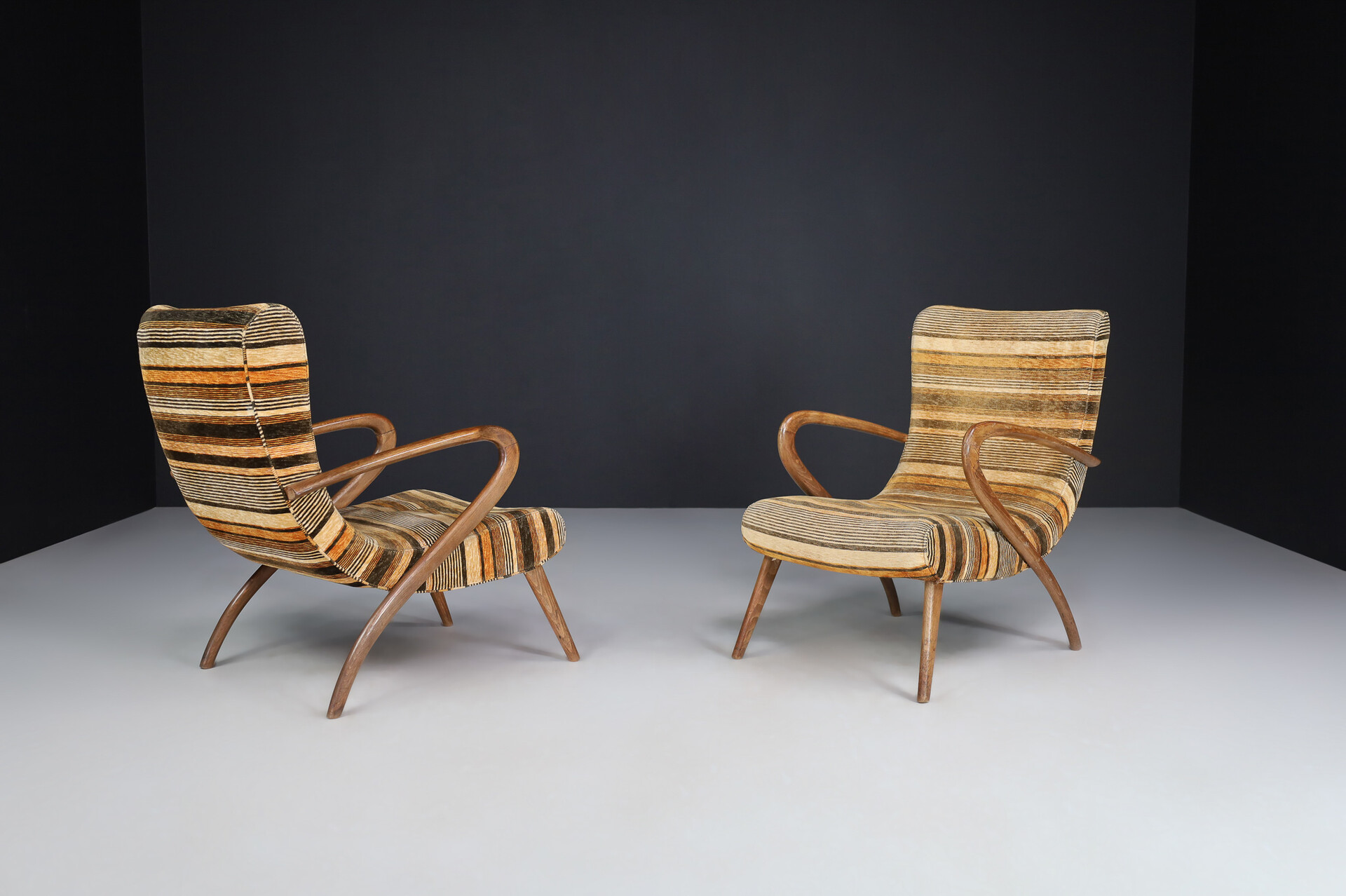 Mid century modern Guglielmo Ulrich Lounge Chairs in original upholstery, Italy 1950s Mid-20th century
