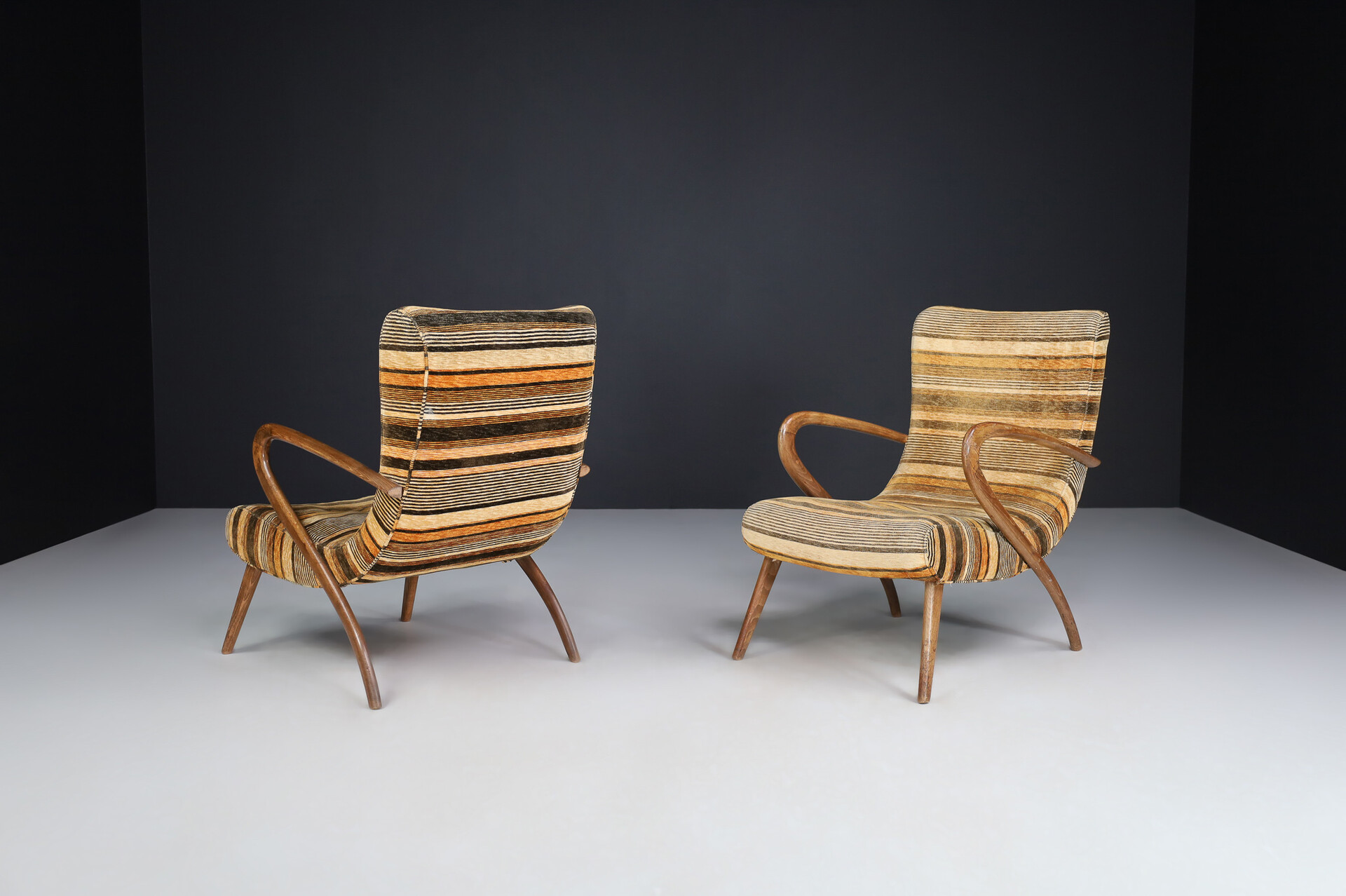 Mid century modern Guglielmo Ulrich Lounge Chairs in original upholstery, Italy 1950s Mid-20th century