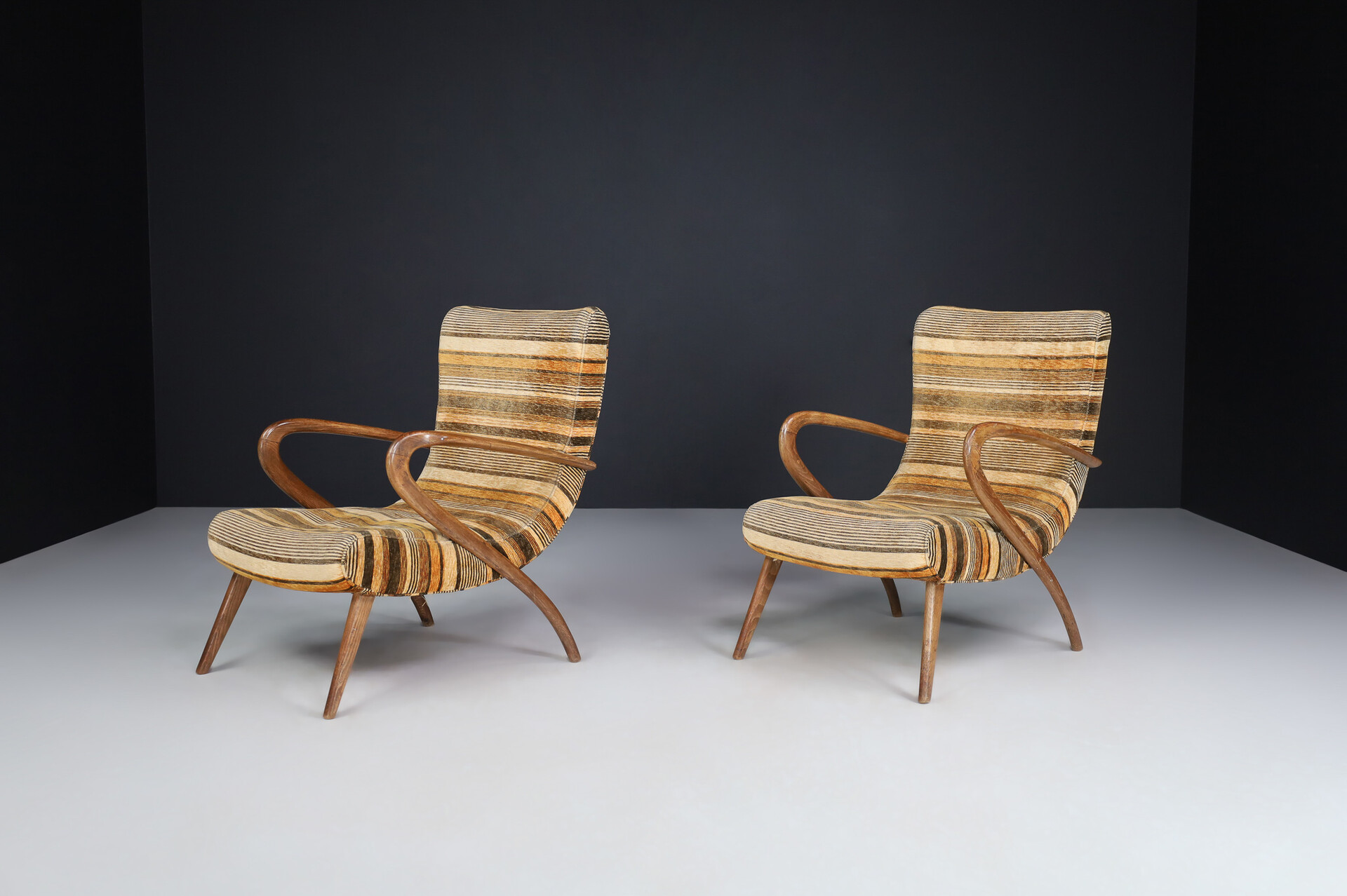 Mid century modern Guglielmo Ulrich Lounge Chairs in original upholstery, Italy 1950s Mid-20th century