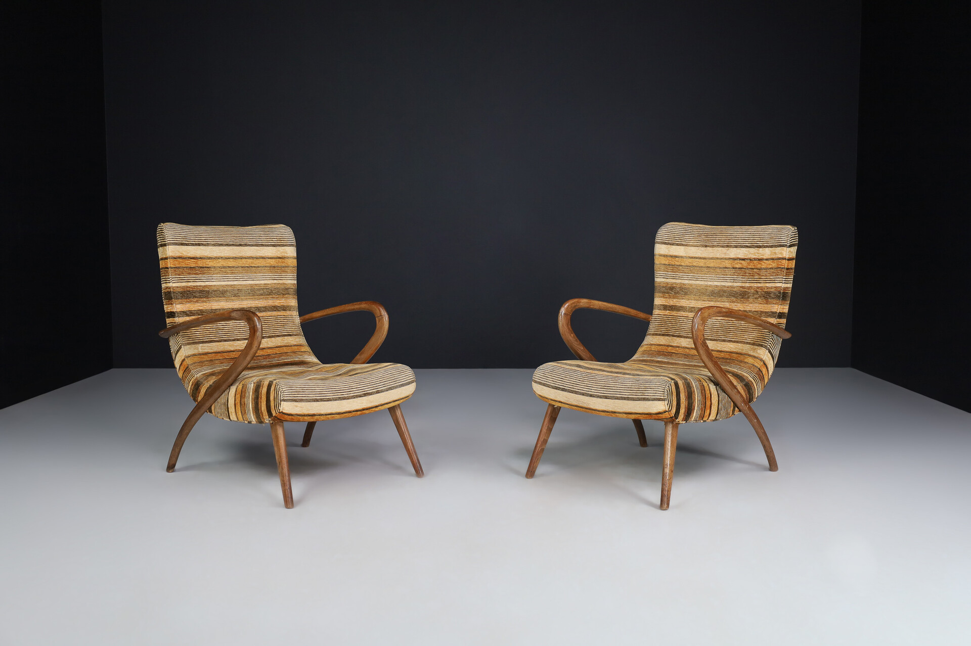 Mid century modern Guglielmo Ulrich Lounge Chairs in original upholstery, Italy 1950s Mid-20th century