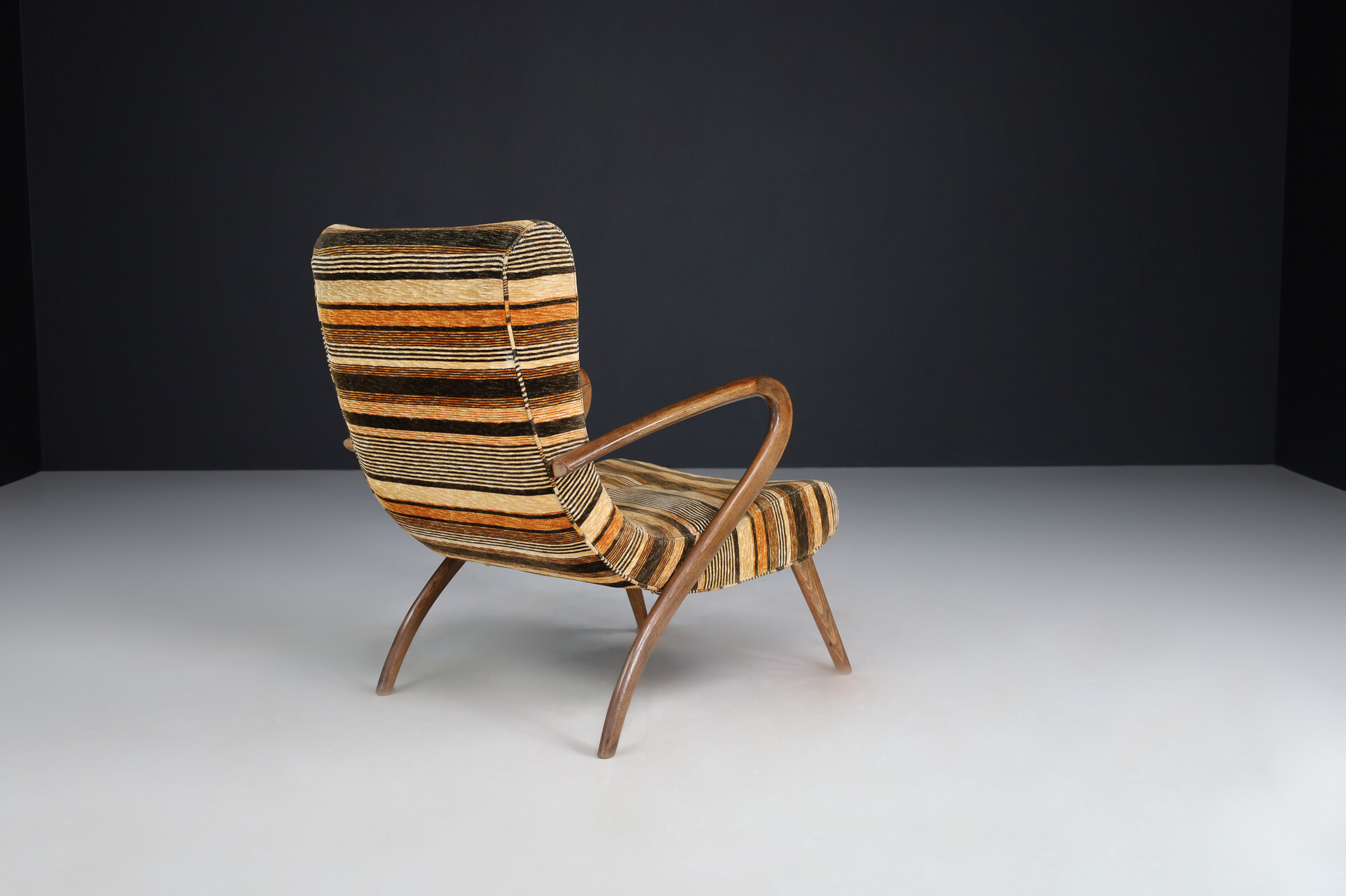 Mid century modern Guglielmo Ulrich Lounge Chairs in original upholstery, Italy 1950s Mid-20th century