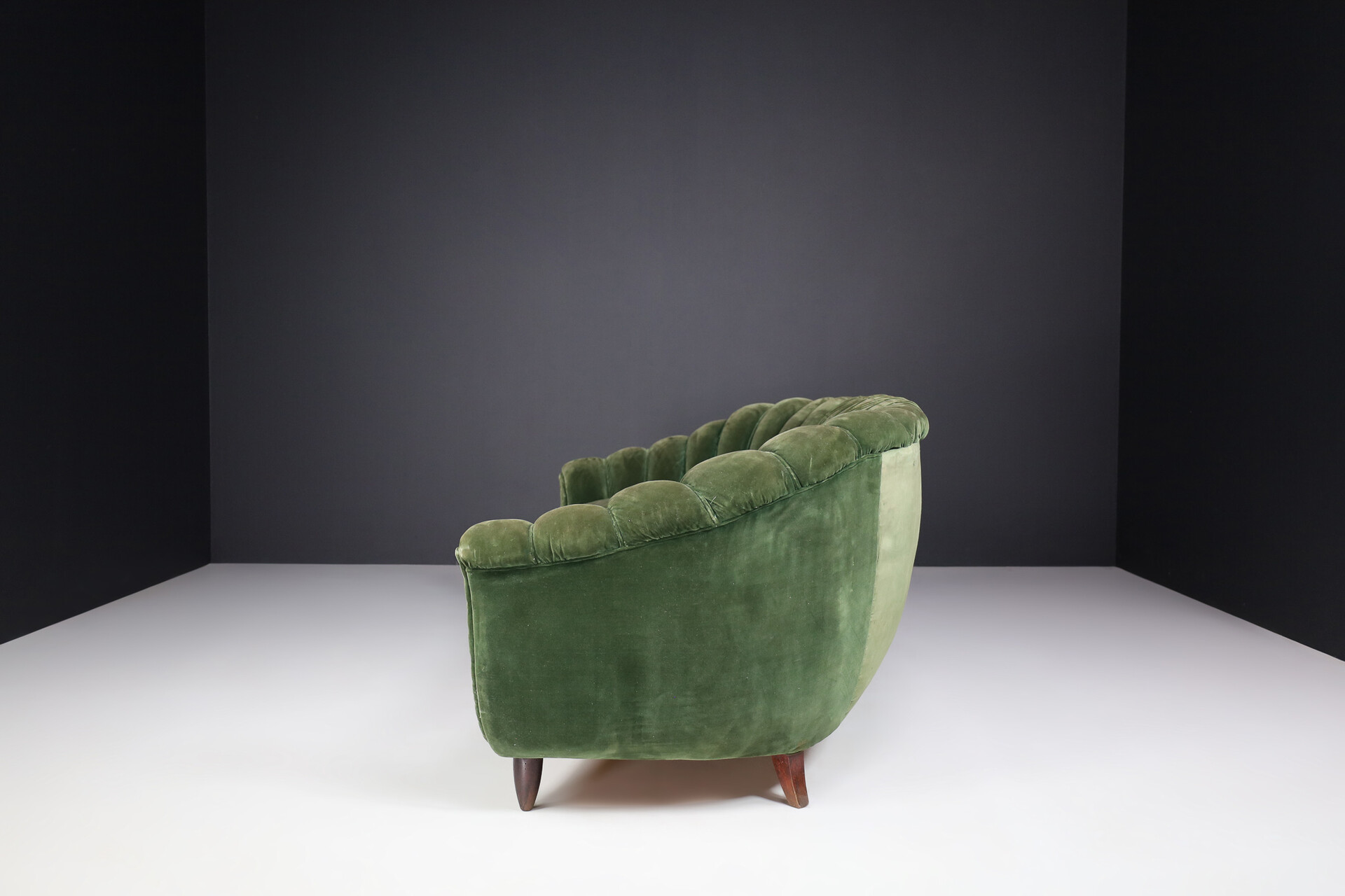 Mid century modern Gugliemo Ulrich Art Deco Lounge sofa in original velvet italy 1940s Mid-20th century