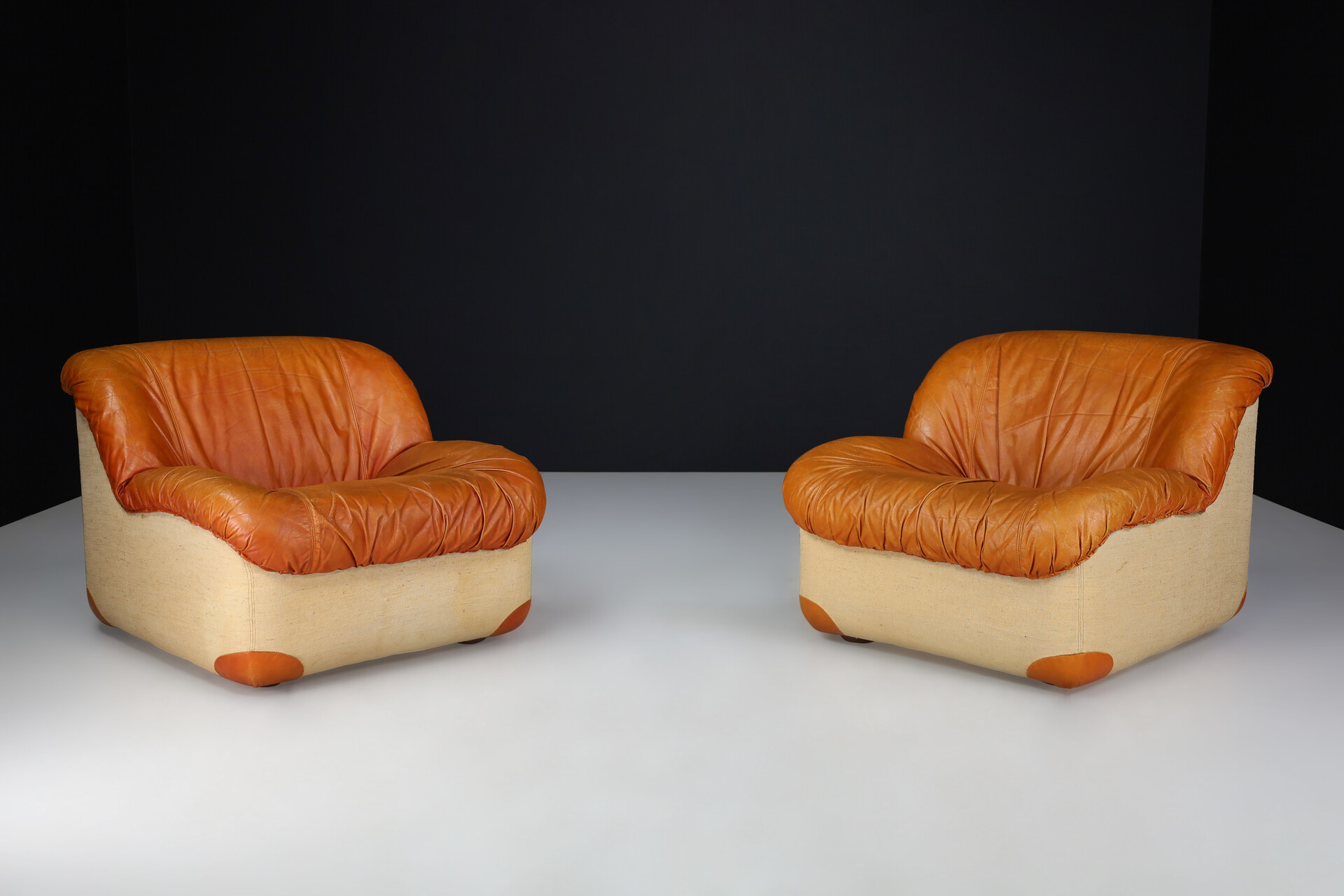Mid century modern Guido Faleschini lounge chairs in patinated cognac leather  , Italy 1960s Late-20th century