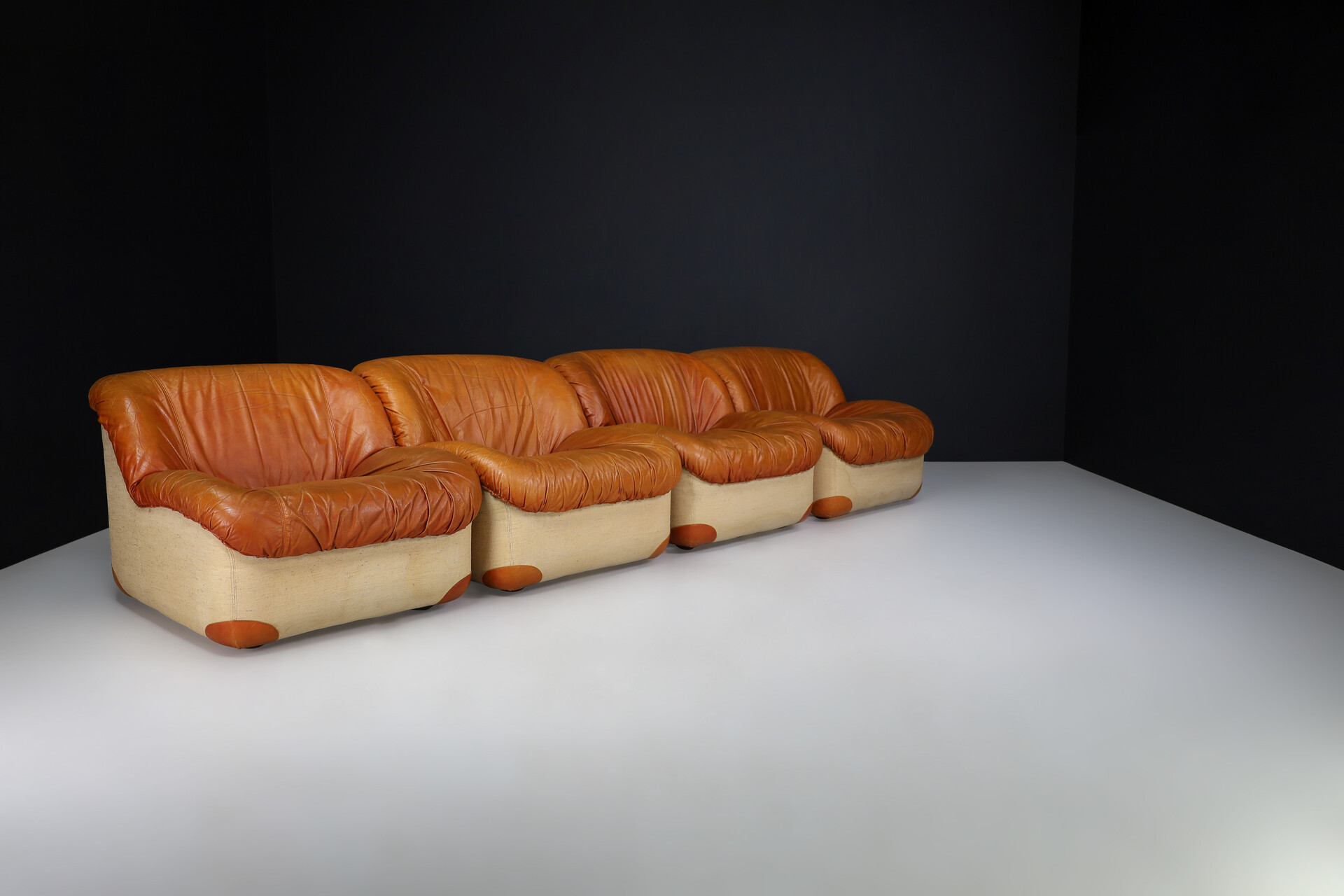 Mid century modern Guido Faleschini lounge chairs in patinated cognac leather  , Italy 1960s Late-20th century