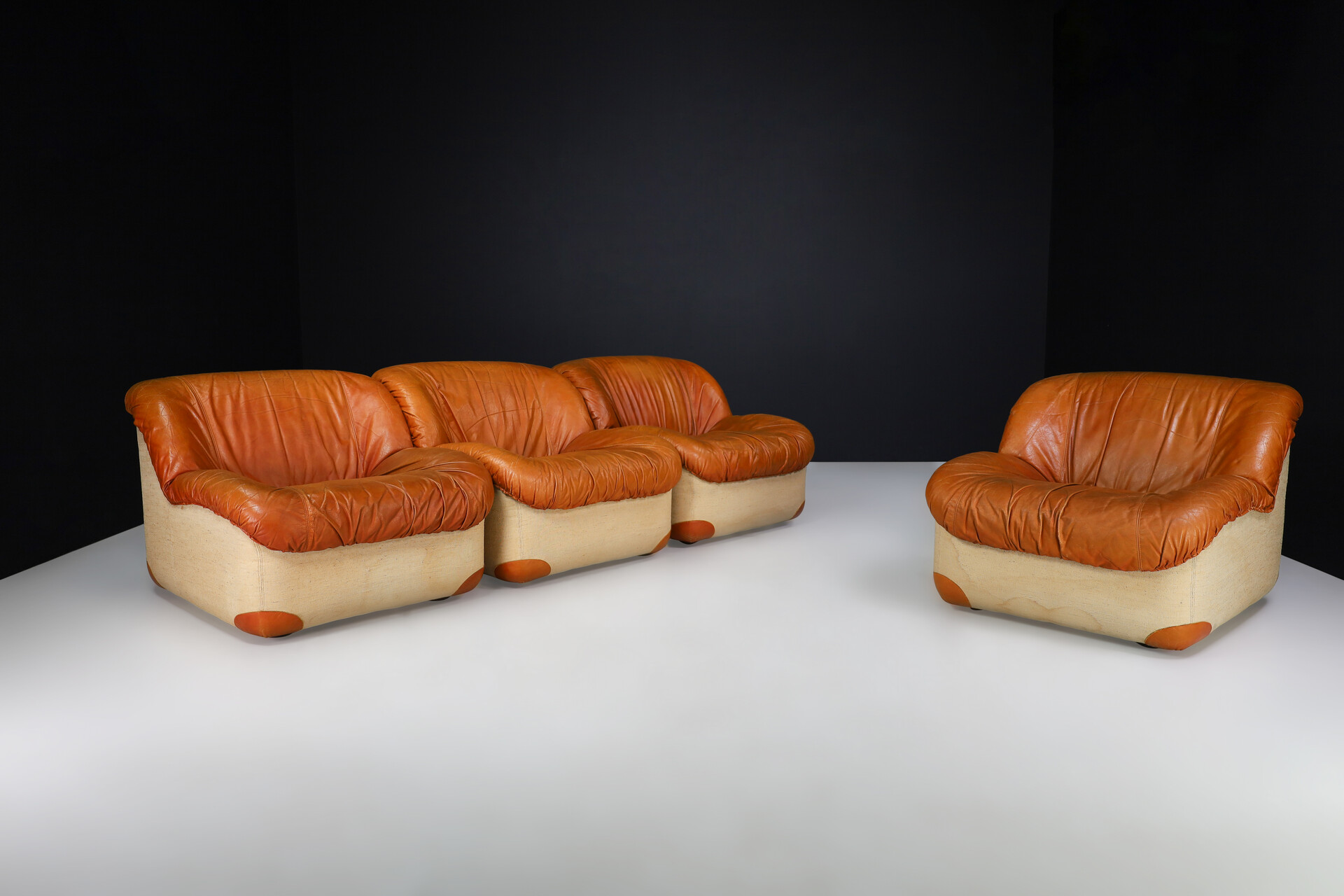 Mid century modern Guido Faleschini lounge chairs in patinated cognac leather  , Italy 1960s Late-20th century