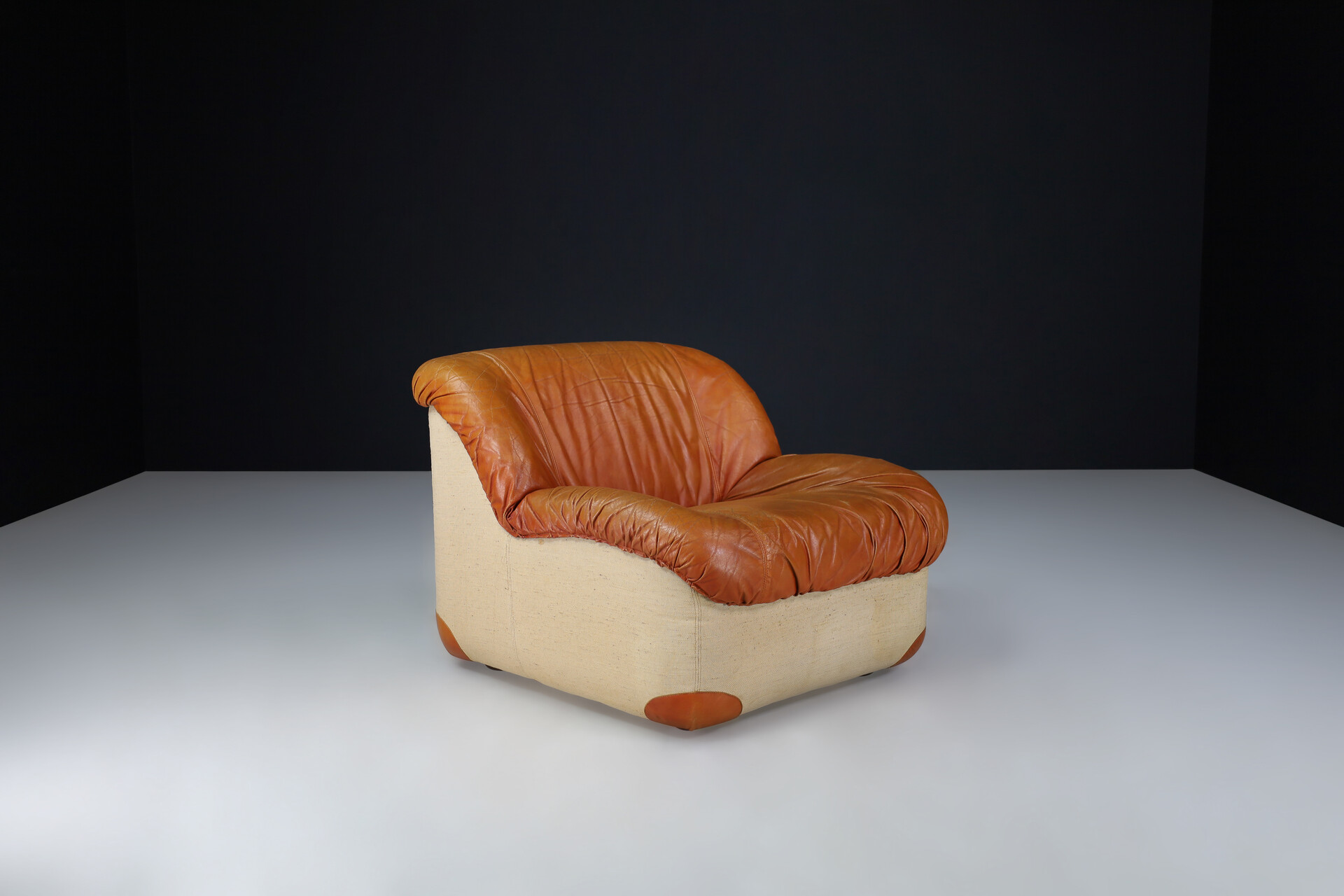 Mid century modern Guido Faleschini lounge chairs in patinated cognac leather  , Italy 1960s Late-20th century