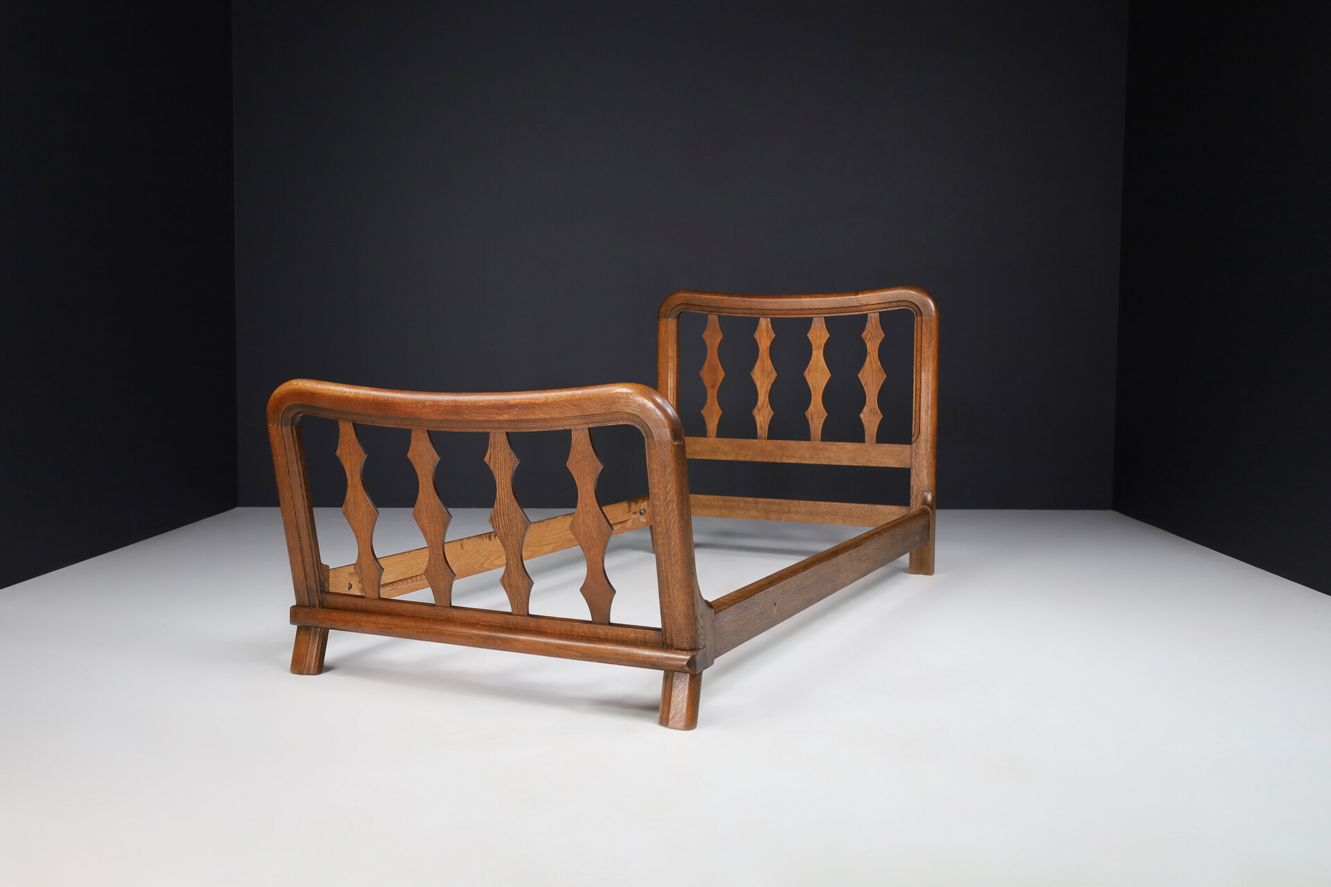 Mid century modern Guillerme & Chambron  Bed in Solid Oak , France 1960s Mid-20th century