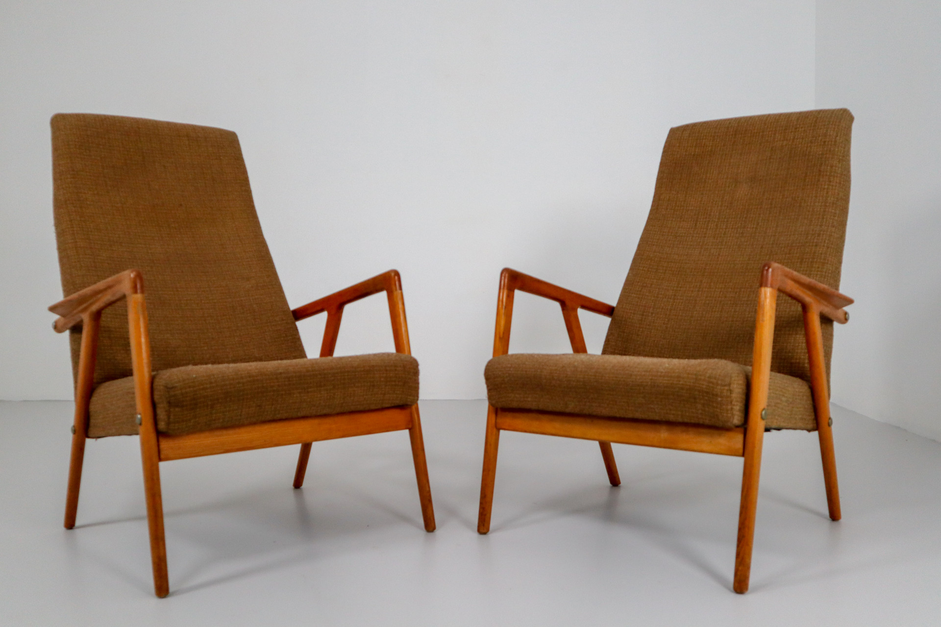 Mid century modern Hardwood Pair of two Hellerau Lounge chairs with original fabric Germany 1950s Mid-20th century
