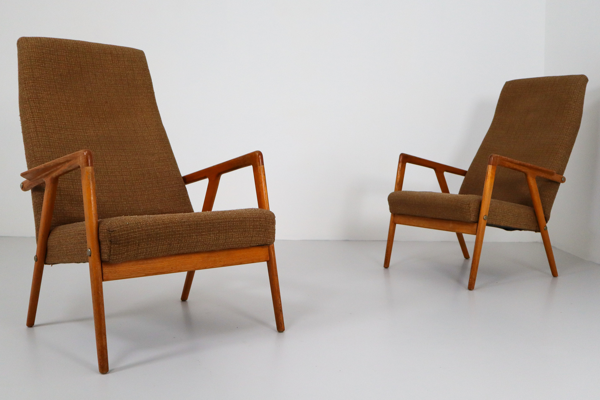 Mid century modern Hardwood Pair of two Hellerau Lounge chairs with original fabric Germany 1950s Mid-20th century