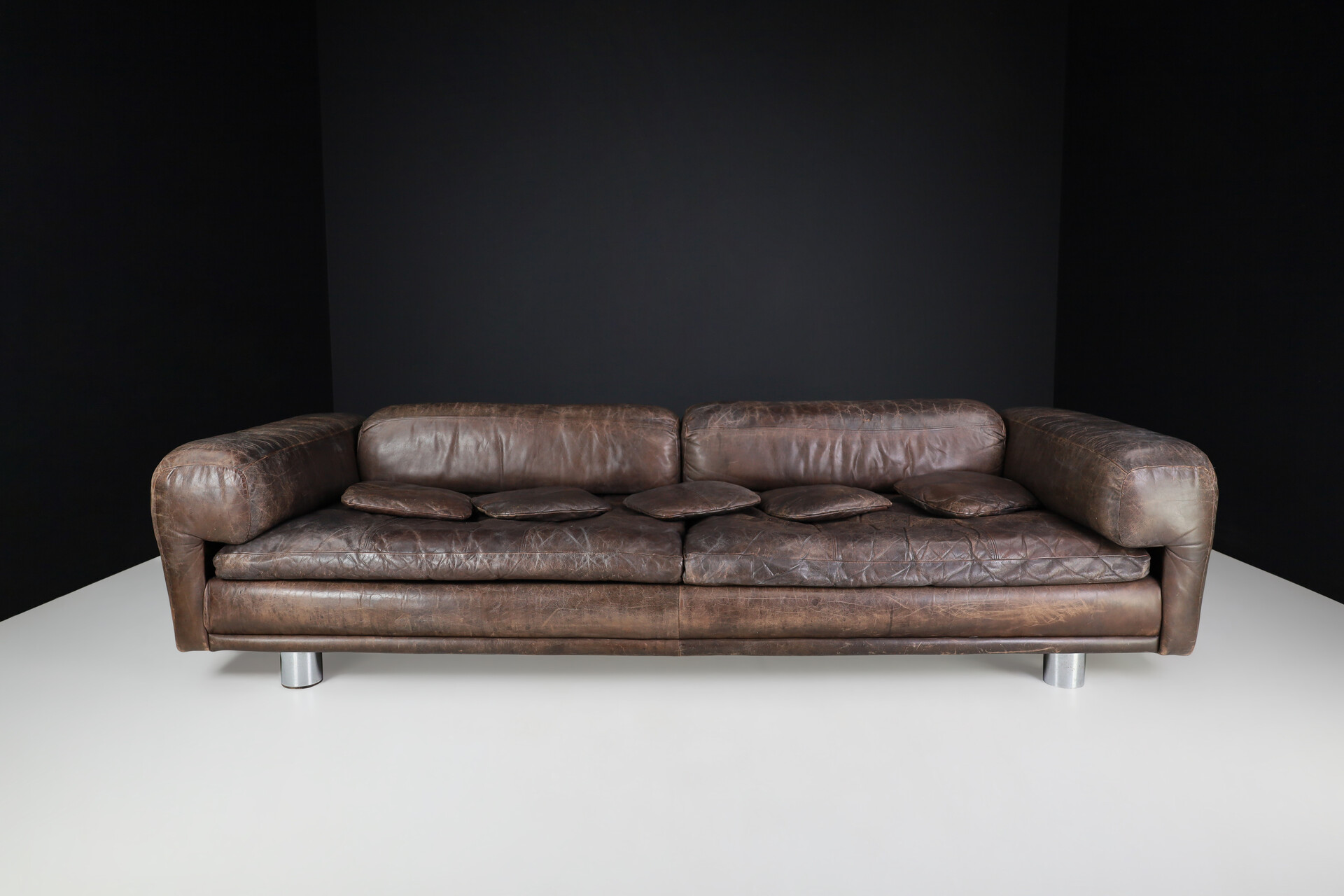 Mid century modern Howard Keith for HK Furniture, 'Diplomat' sofa, patinated leather, United Kingdom 1970s Late-20th century