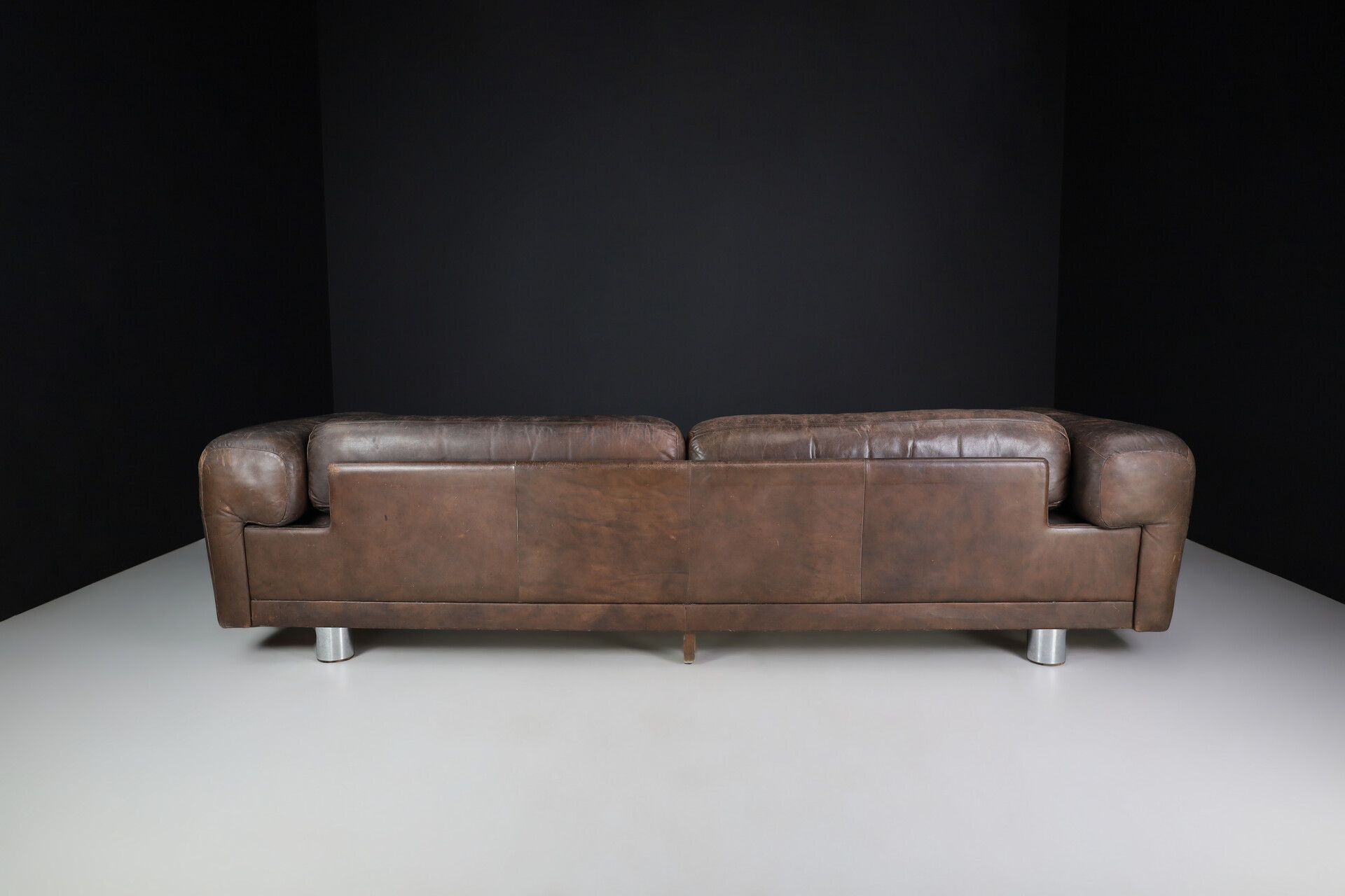 Mid century modern Howard Keith for HK Furniture, 'Diplomat' sofa, patinated leather, United Kingdom 1970s Late-20th century