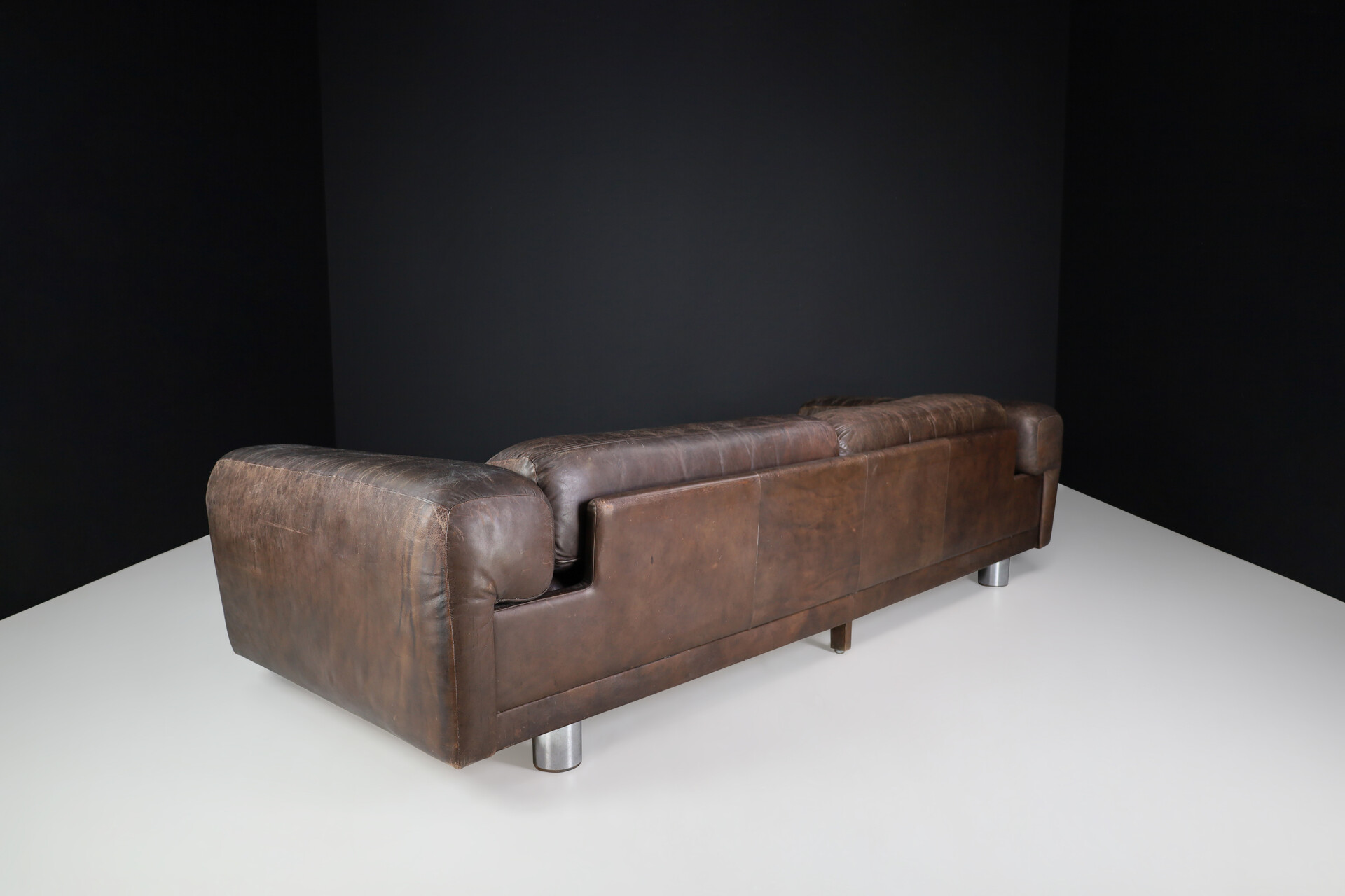 Mid century modern Howard Keith for HK Furniture, 'Diplomat' sofa, patinated leather, United Kingdom 1970s Late-20th century