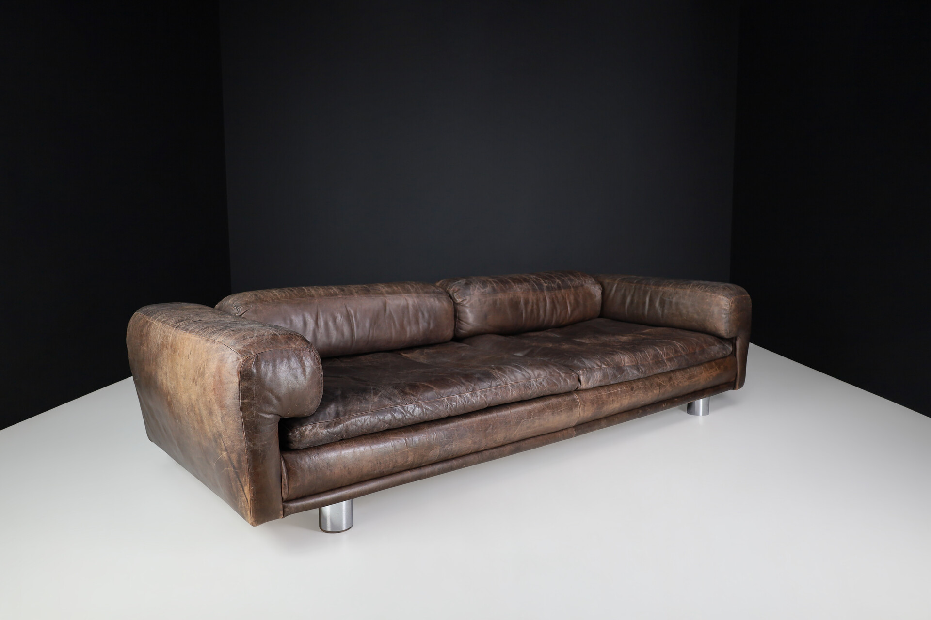 Mid century modern Howard Keith for HK Furniture, 'Diplomat' sofa, patinated leather, United Kingdom 1970s Late-20th century