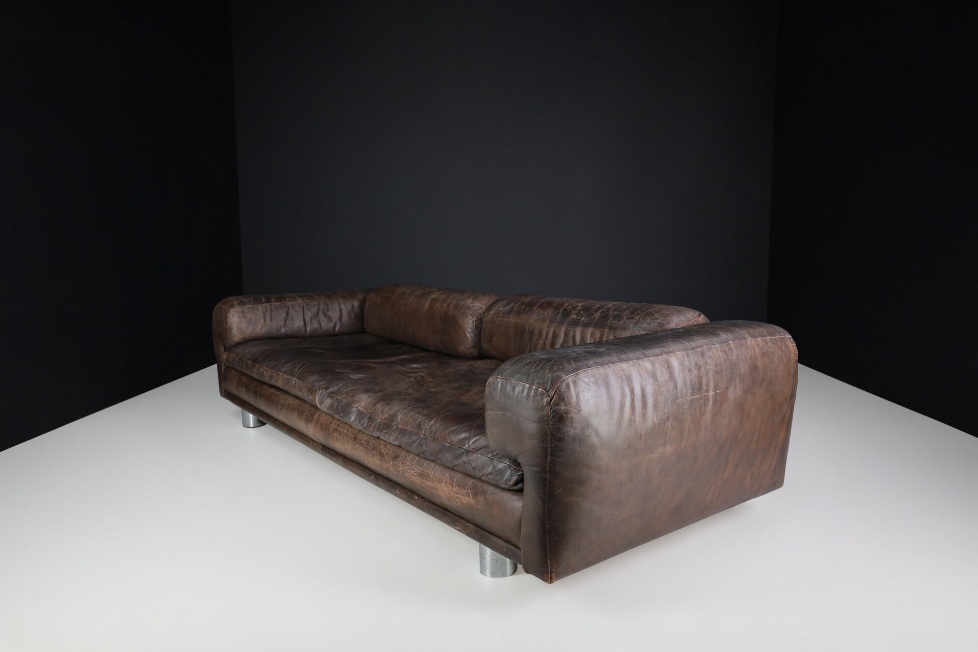 Mid century modern Howard Keith for HK Furniture, 'Diplomat' sofa, patinated leather, United Kingdom 1970s Late-20th century
