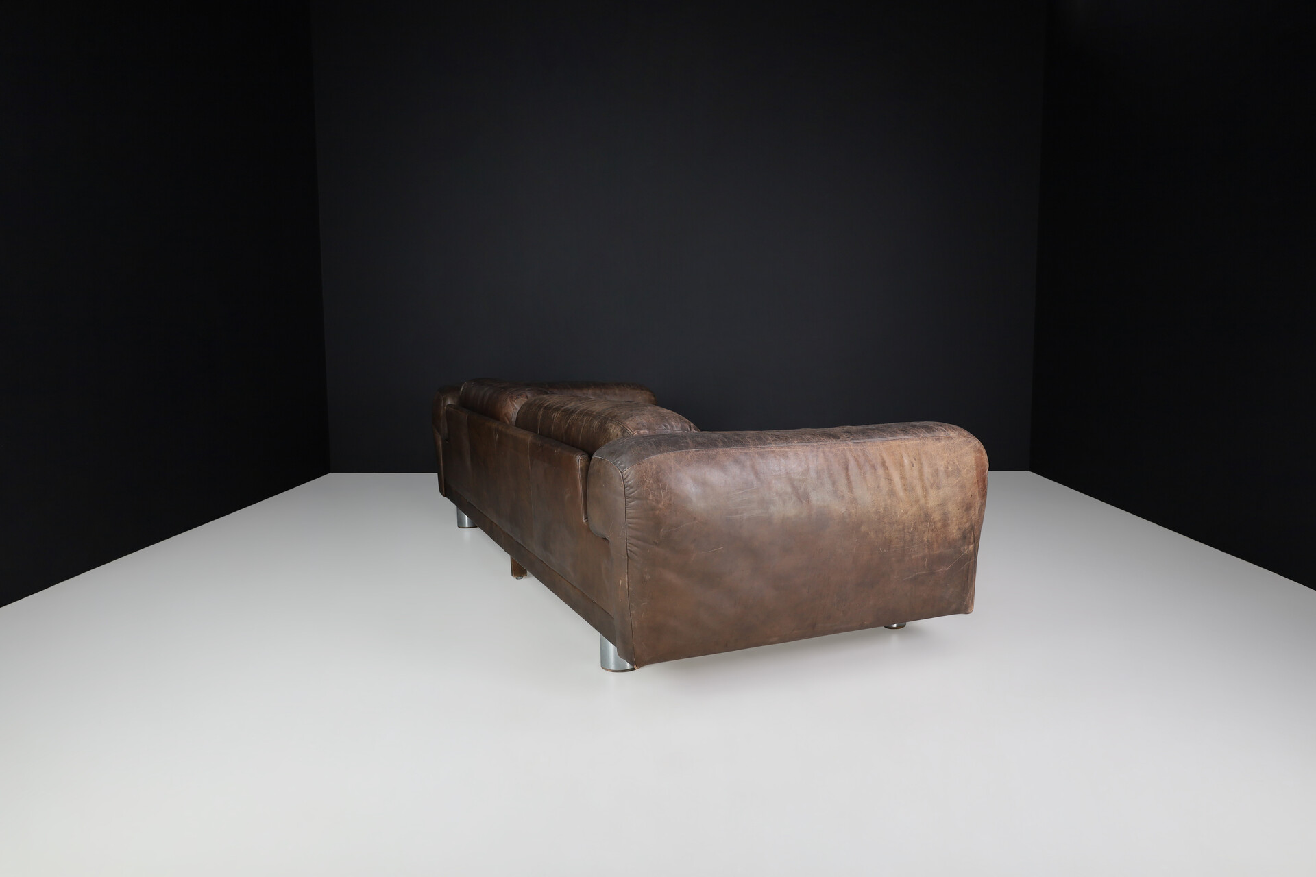 Mid century modern Howard Keith for HK Furniture, 'Diplomat' sofa, patinated leather, United Kingdom 1970s Late-20th century