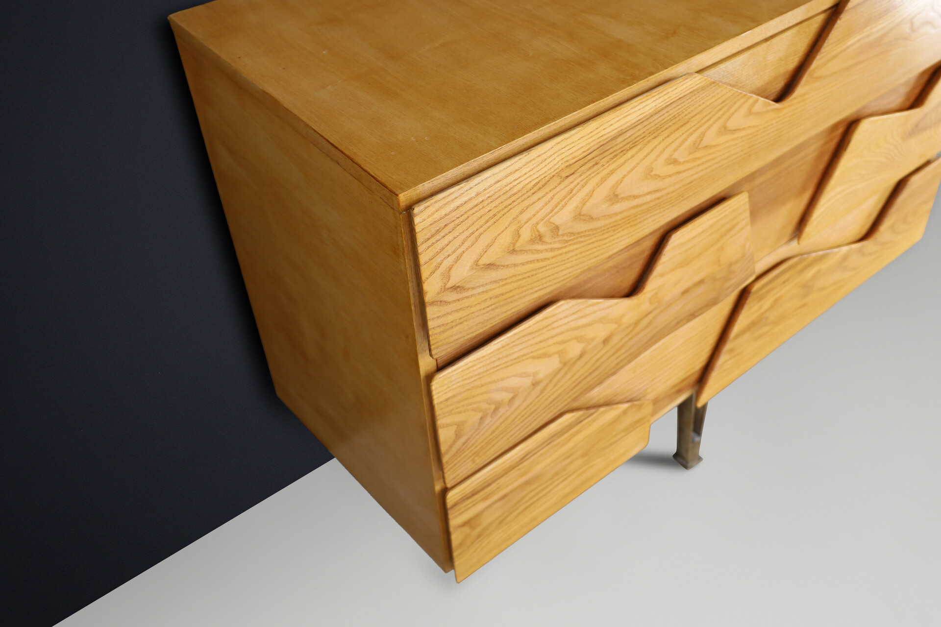 Mid century modern Italian Architectural Wall-Mounted Chest, Gio Ponti Style, Brass Leg, 1960s Mid-20th century