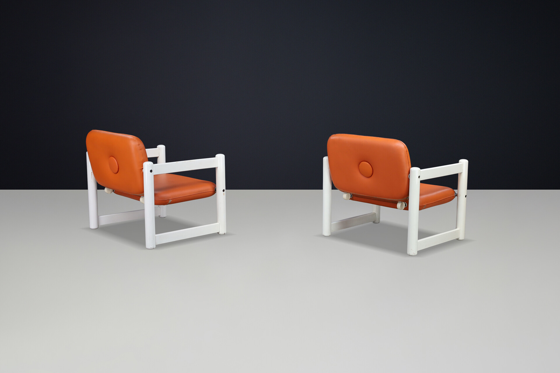 Mid century modern Italian Low Lounge Chairs in White Wood & Cognac Skai, 1970s Mid-20th century