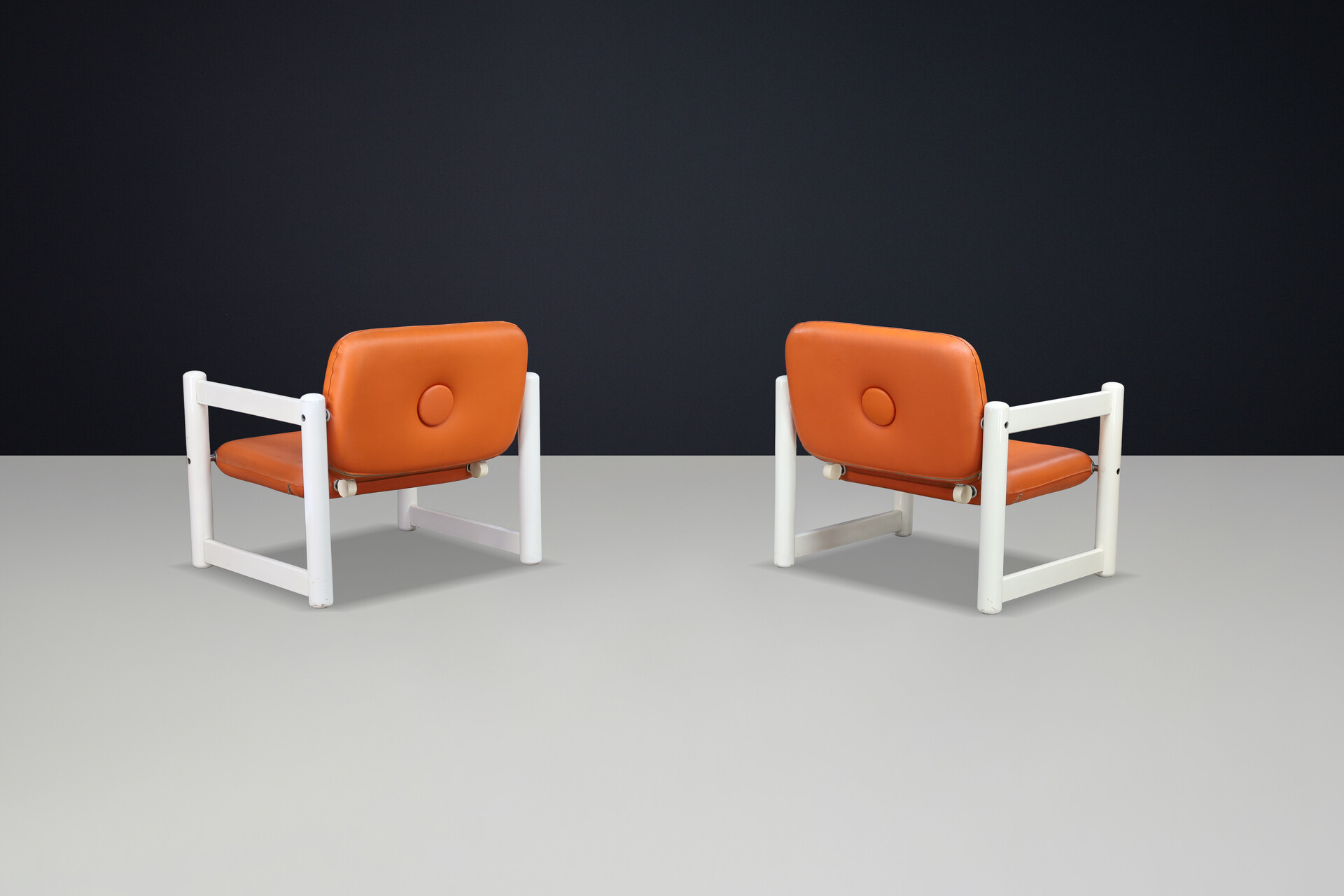 Mid century modern Italian Low Lounge Chairs in White Wood & Cognac Skai, 1970s Mid-20th century