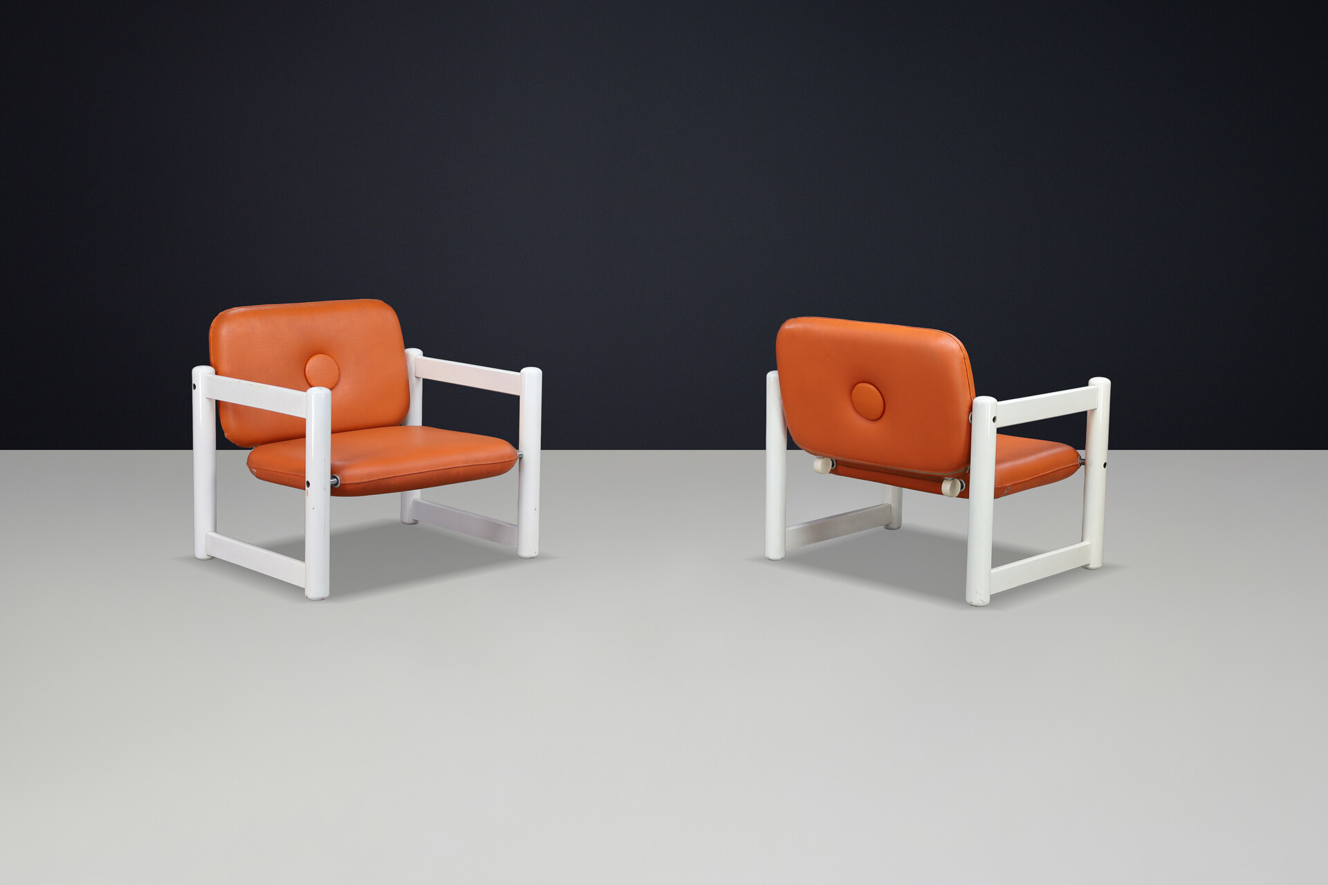 Mid century modern Italian Low Lounge Chairs in White Wood & Cognac Skai, 1970s Mid-20th century