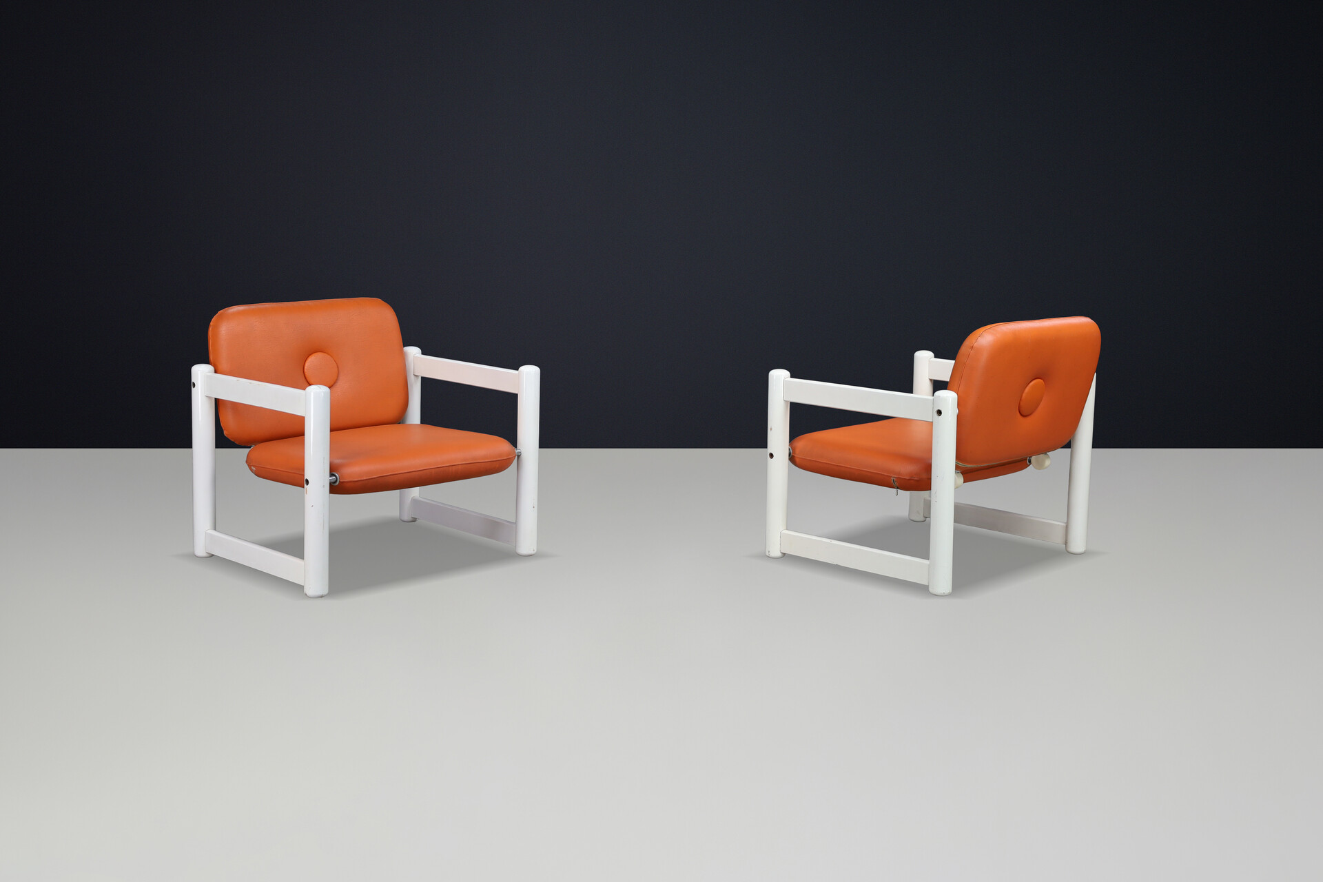 Mid century modern Italian Low Lounge Chairs in White Wood & Cognac Skai, 1970s Mid-20th century