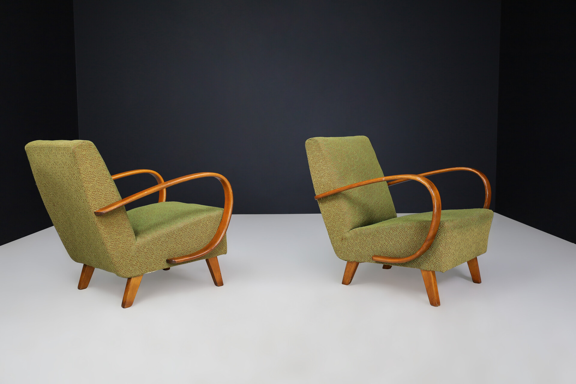 Mid century modern Jindrich Halabala bentwood Art-Deco Arm Chairs, Praque 1940s Mid-20th century