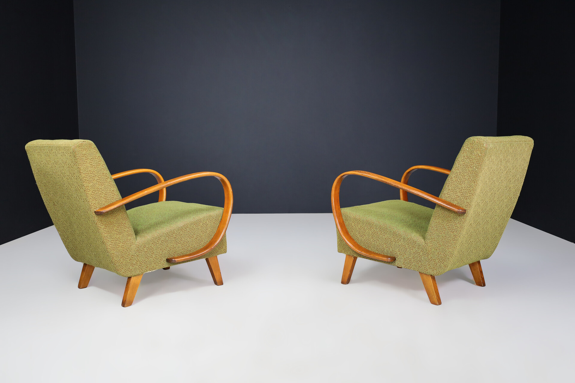 Mid century modern Jindrich Halabala bentwood Art-Deco Arm Chairs, Praque 1940s Mid-20th century