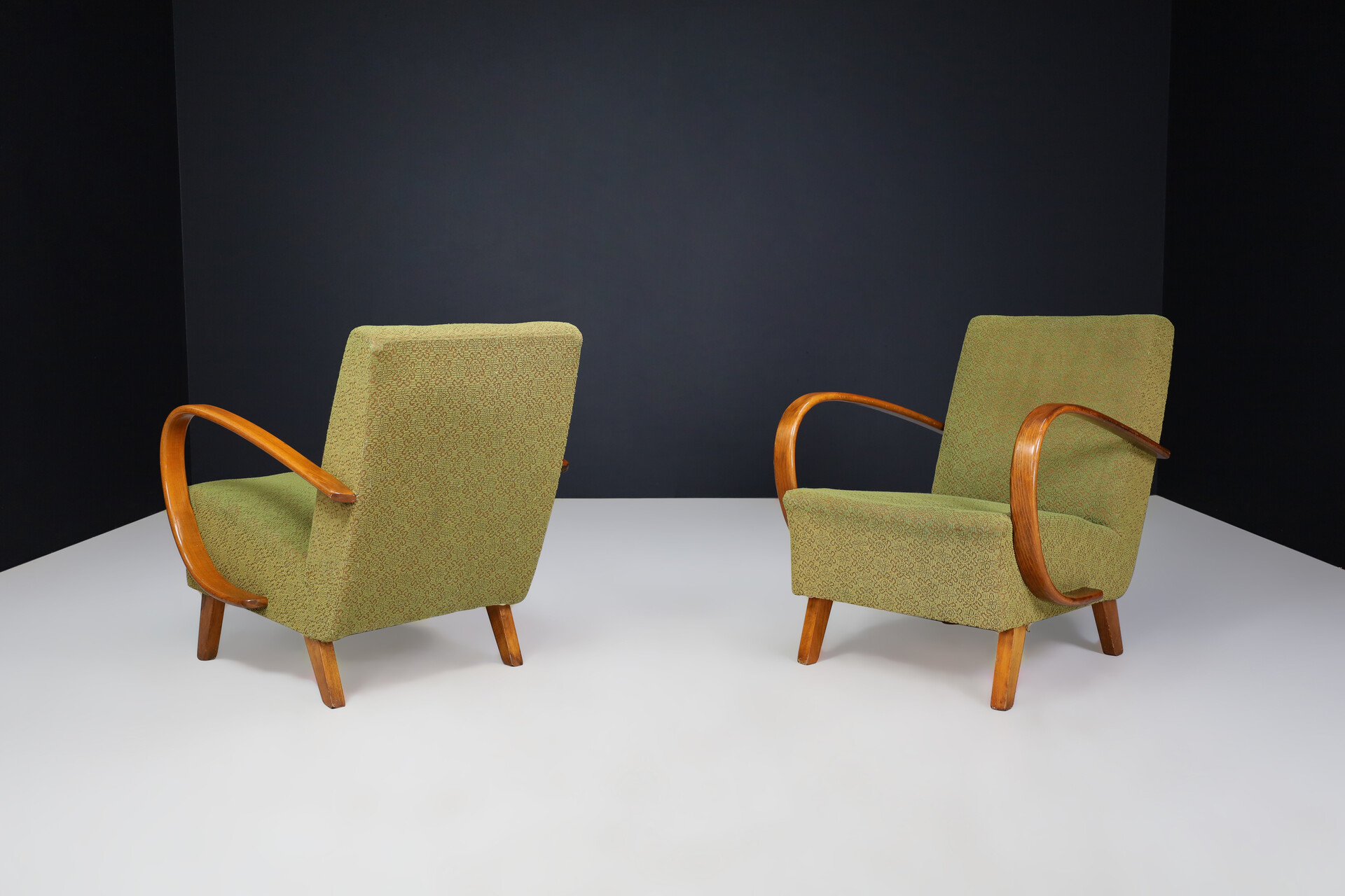 Mid century modern Jindrich Halabala bentwood Art-Deco Arm Chairs, Praque 1940s Mid-20th century