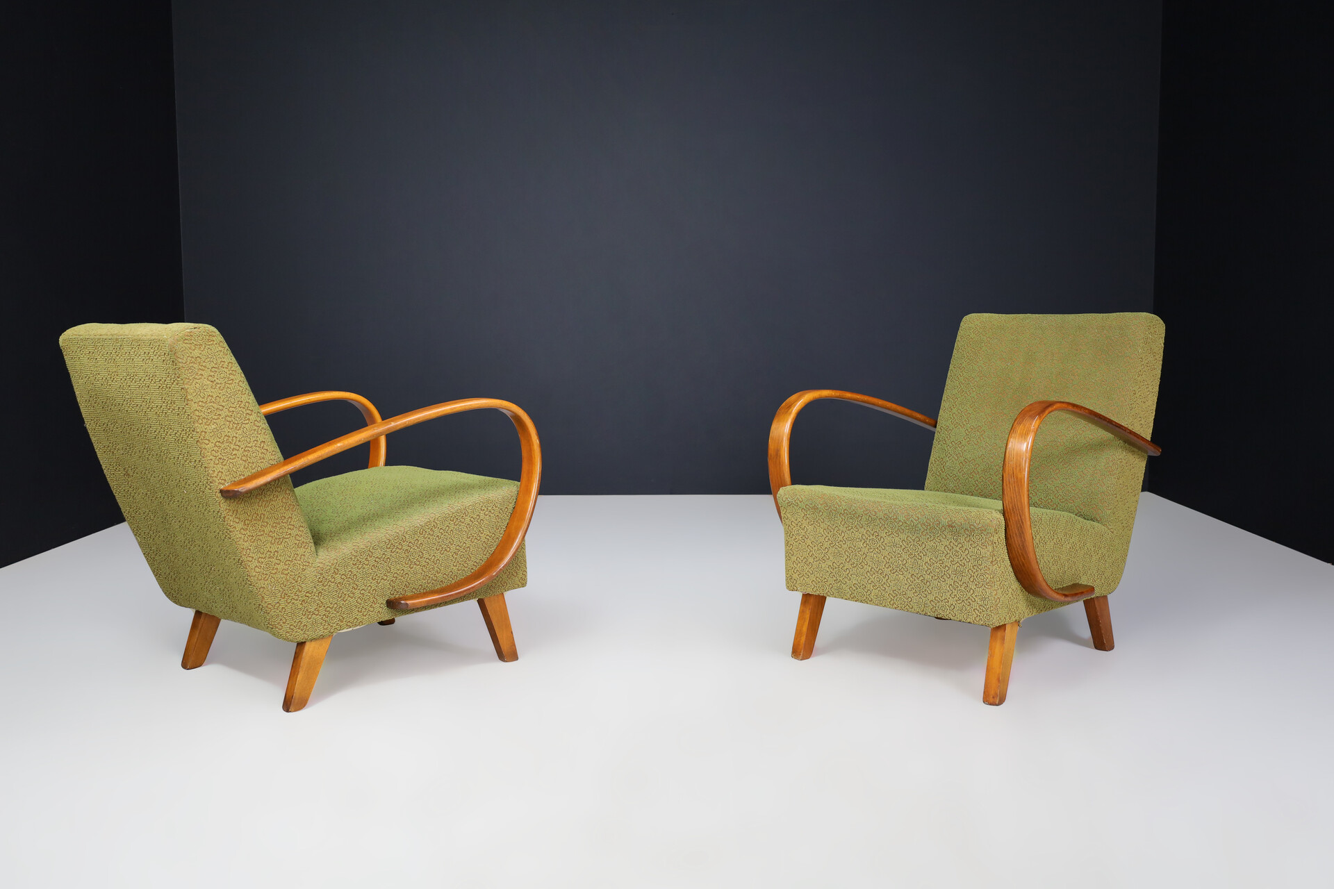 Mid century modern Jindrich Halabala bentwood Art-Deco Arm Chairs, Praque 1940s Mid-20th century