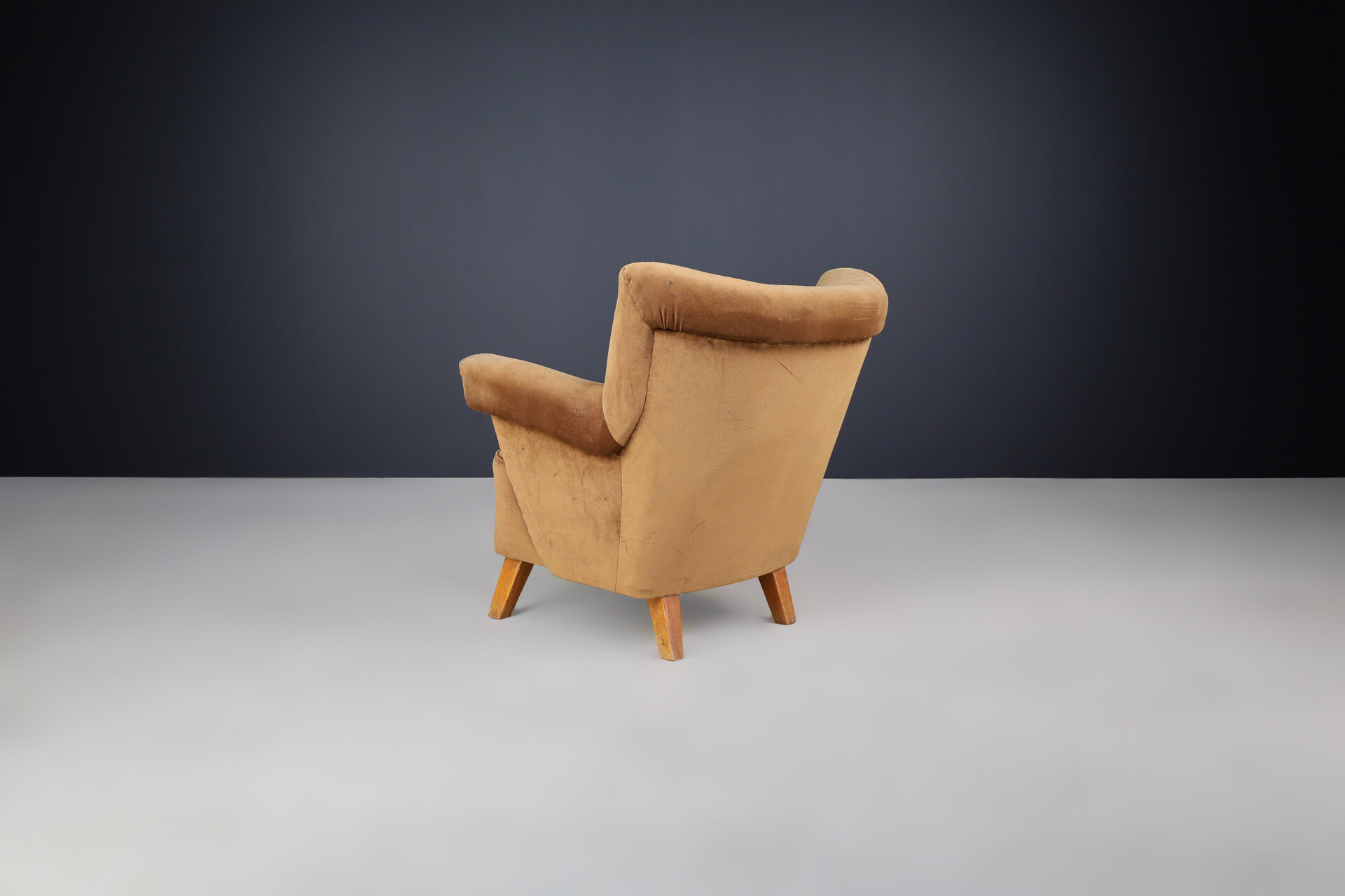Mid century modern Jindrich Halabala Lounge Chair in original Upholstery, 1950s Mid-20th century