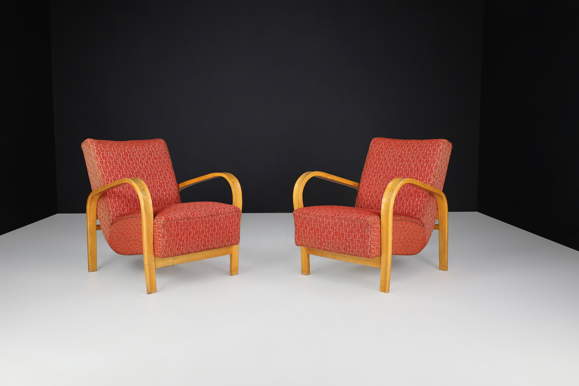 Mid century modern Karel Koželka & Antonín Kropácek Blond Bentwood Armchairs Prague 1940s Mid-20th century