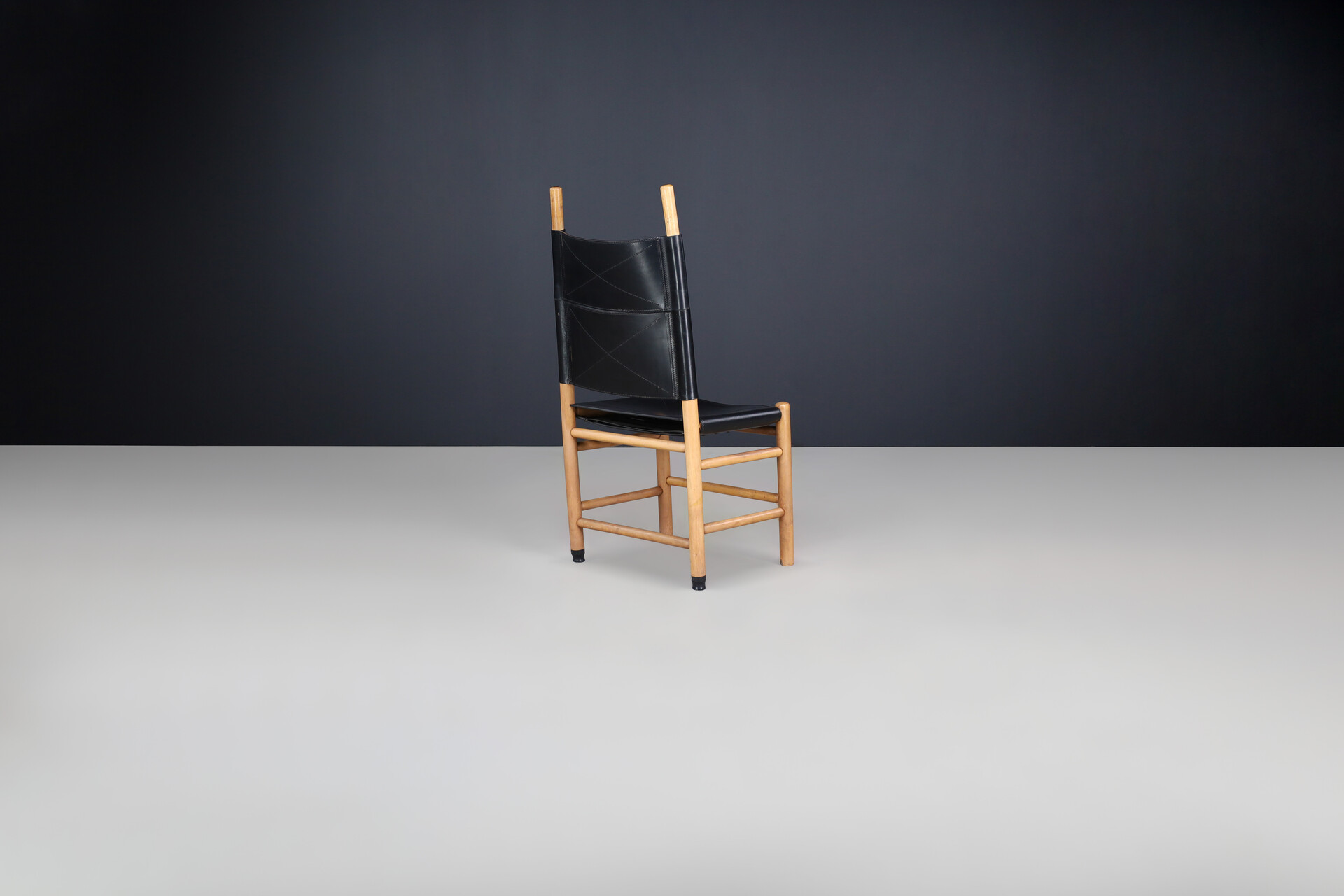 Mid century modern “Kentucky” Dining room chairs designed by Carlo Scarpa for Bernini, Italy 1977. Late-20th century
