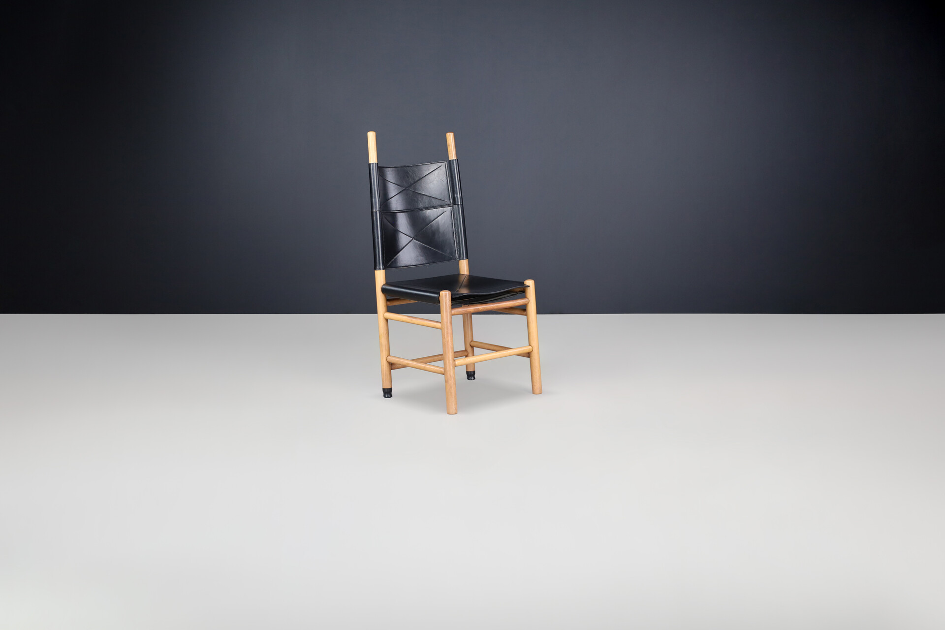 Mid century modern “Kentucky” Dining room chairs designed by Carlo Scarpa for Bernini, Italy 1977. Late-20th century