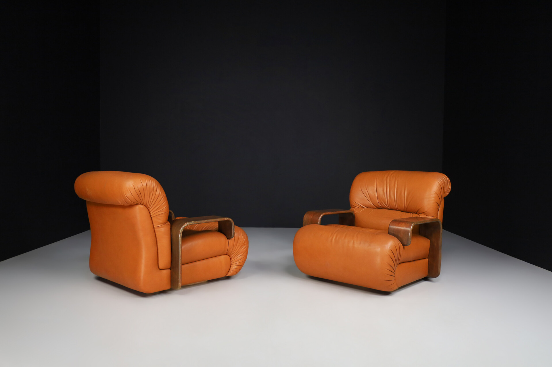 Mid century modern Large bentwood and cognac leather lounge chairs, Italy 1970s Late-20th century