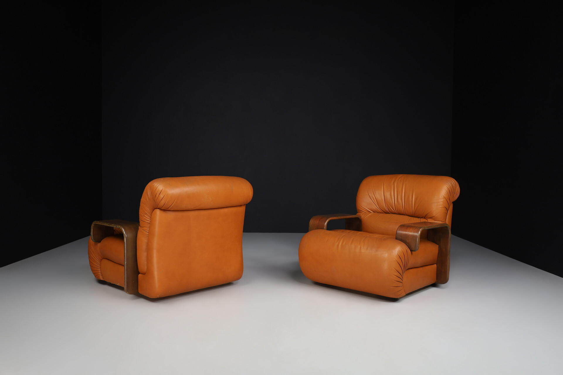 Mid century modern Large bentwood and cognac leather lounge chairs, Italy 1970s Late-20th century