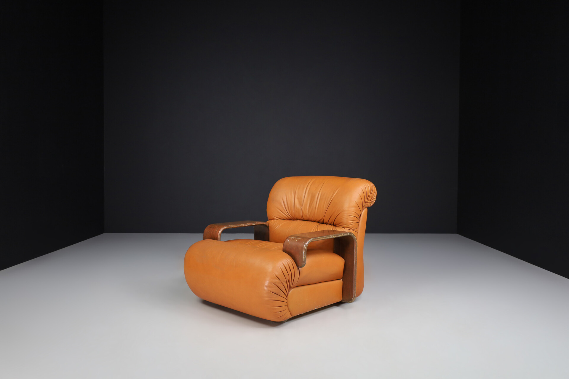 Mid century modern Large bentwood and cognac leather lounge chairs, Italy 1970s Late-20th century