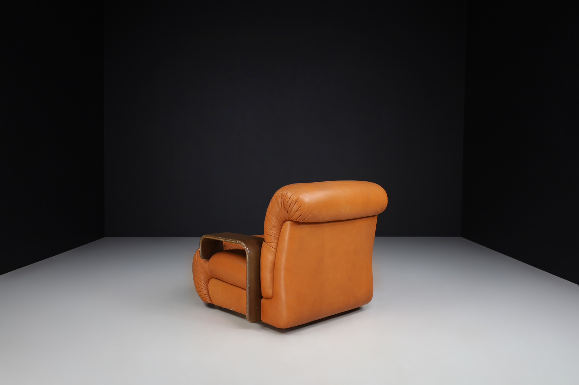 Mid century modern Large bentwood and cognac leather lounge chairs, Italy 1970s Late-20th century