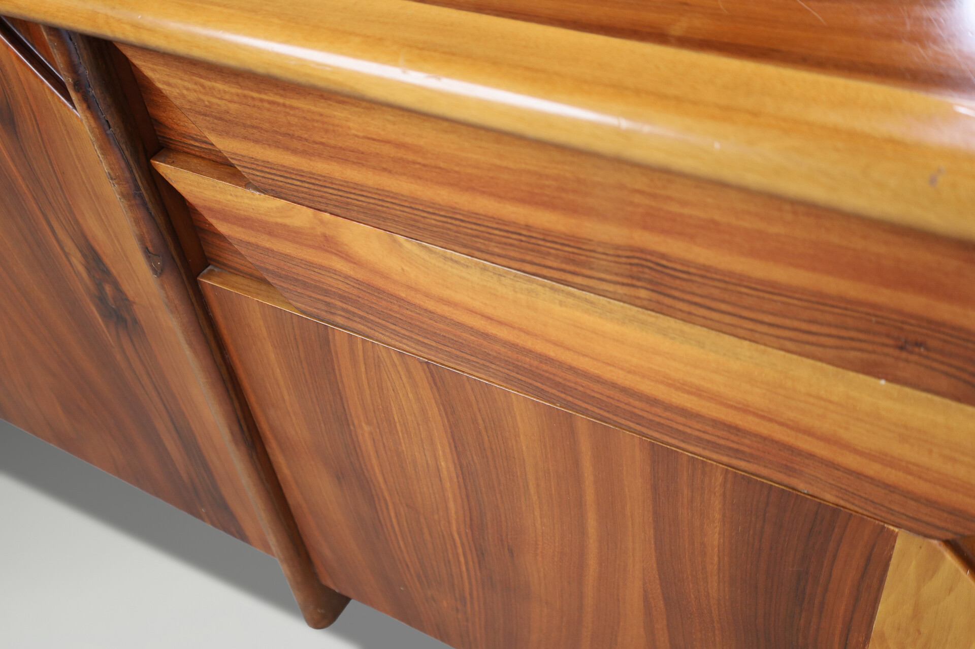 Mid century modern Large Italian Walnut Sideboard by Ammannati & Vitelli for Catalano, 1970s Late-20th century