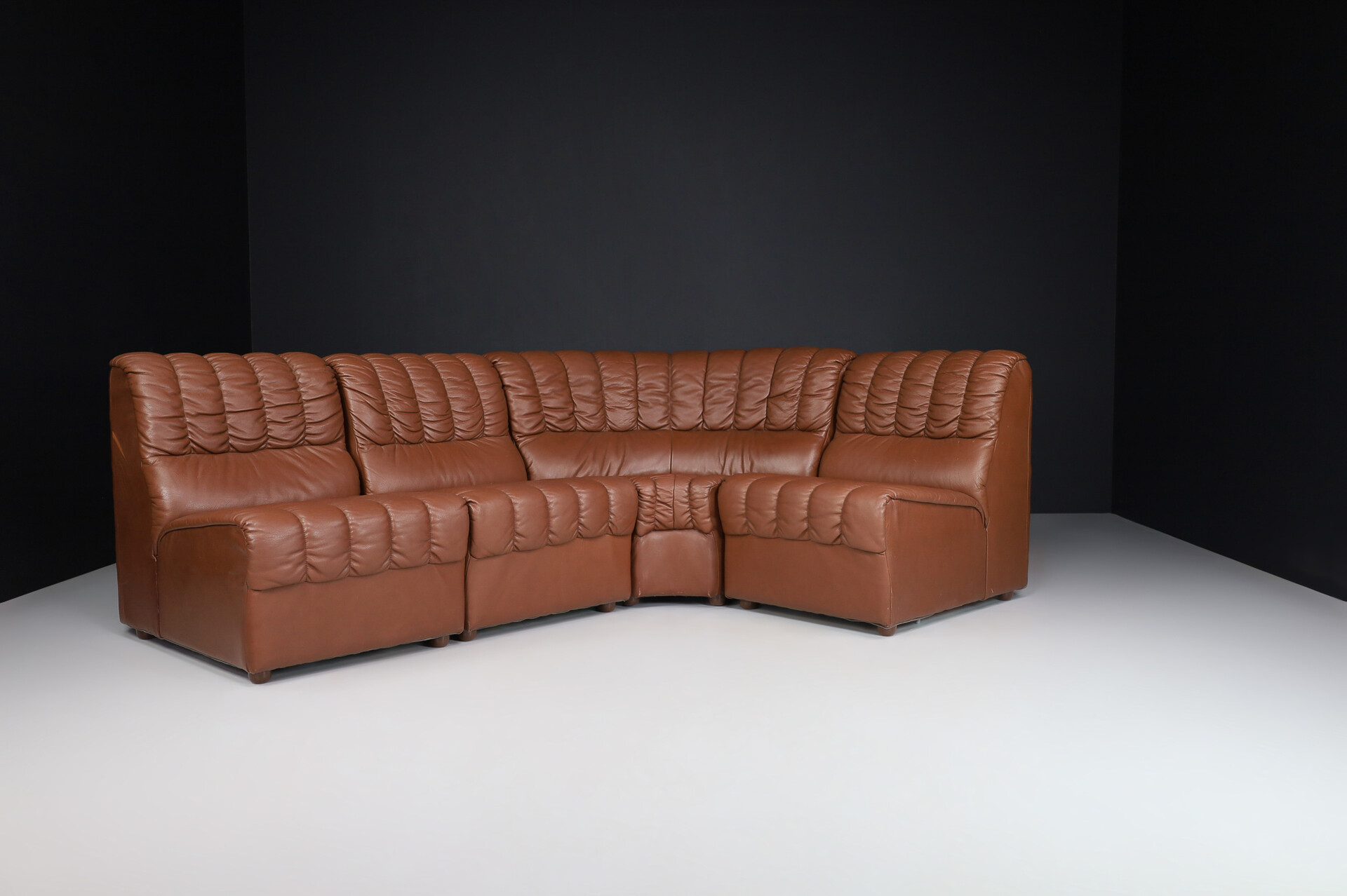 Mid century modern Large Modular Sectional Sofa in brown Leather in the style of De Sede Switzerland, 1970s Mid-20th century