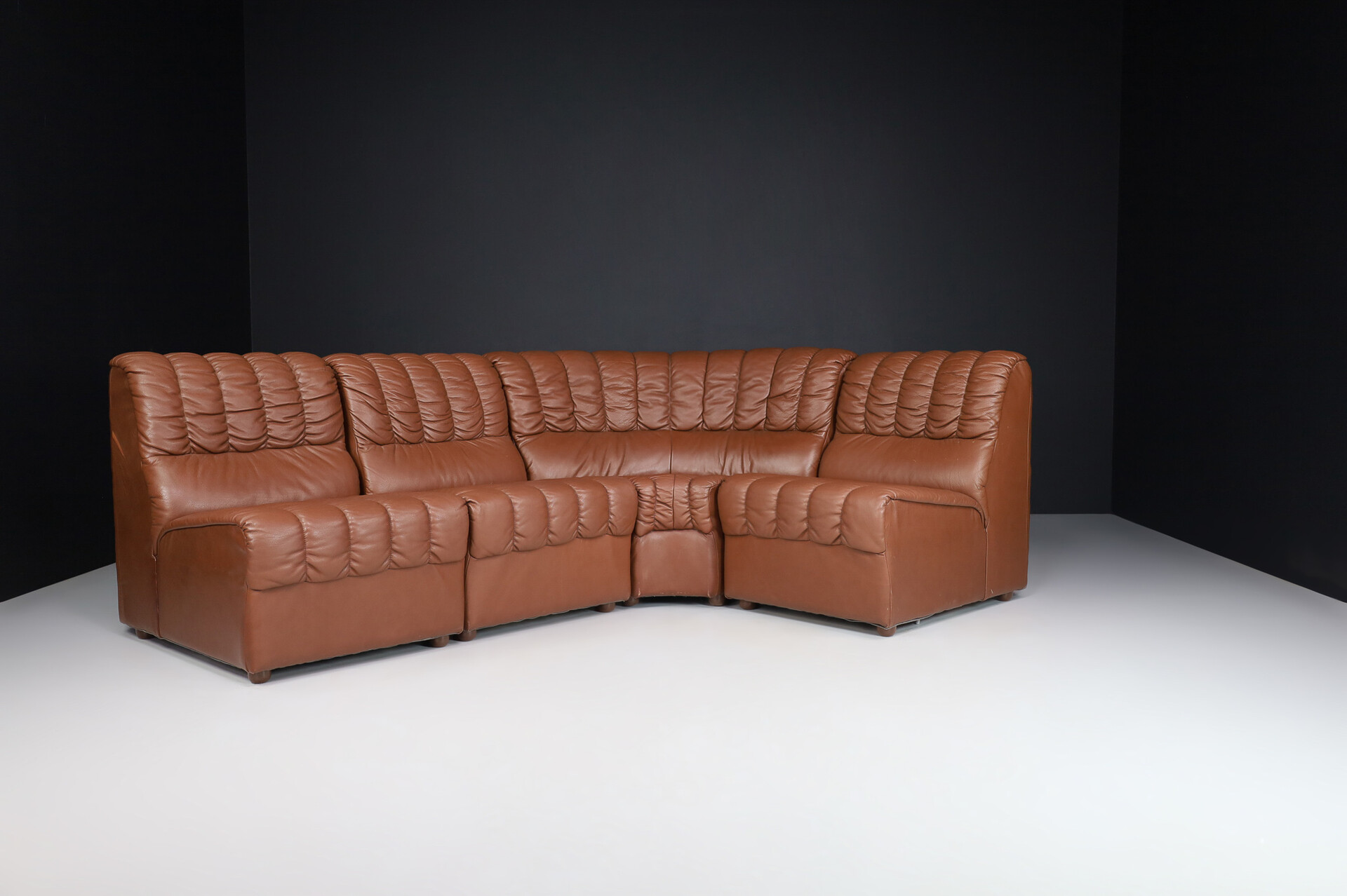 Mid century modern Large Modular Sectional Sofa in brown Leather in the style of De Sede Switzerland, 1970s Mid-20th century