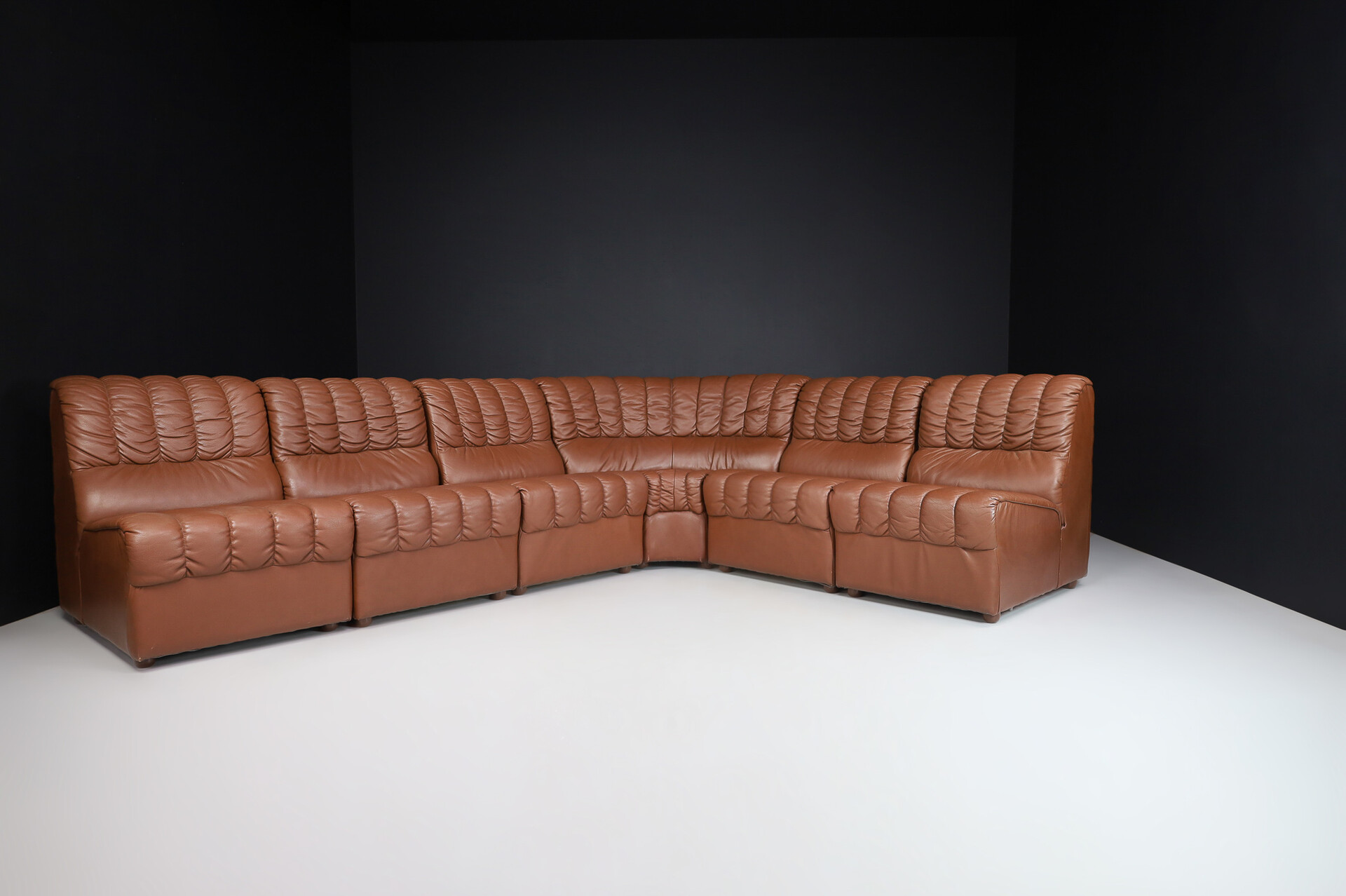 Mid century modern Large Modular Sectional Sofa in brown Leather in the style of De Sede Switzerland, 1970s Mid-20th century