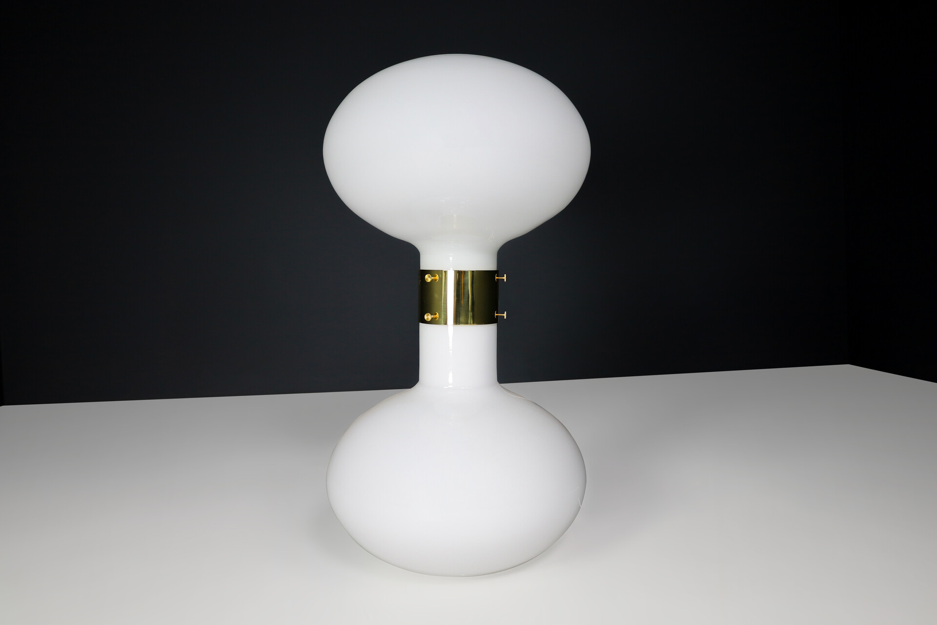 Mid century modern Large opaline Glass and brass Mushroom Floor lamp or Table lamp, Italy Late-20th century