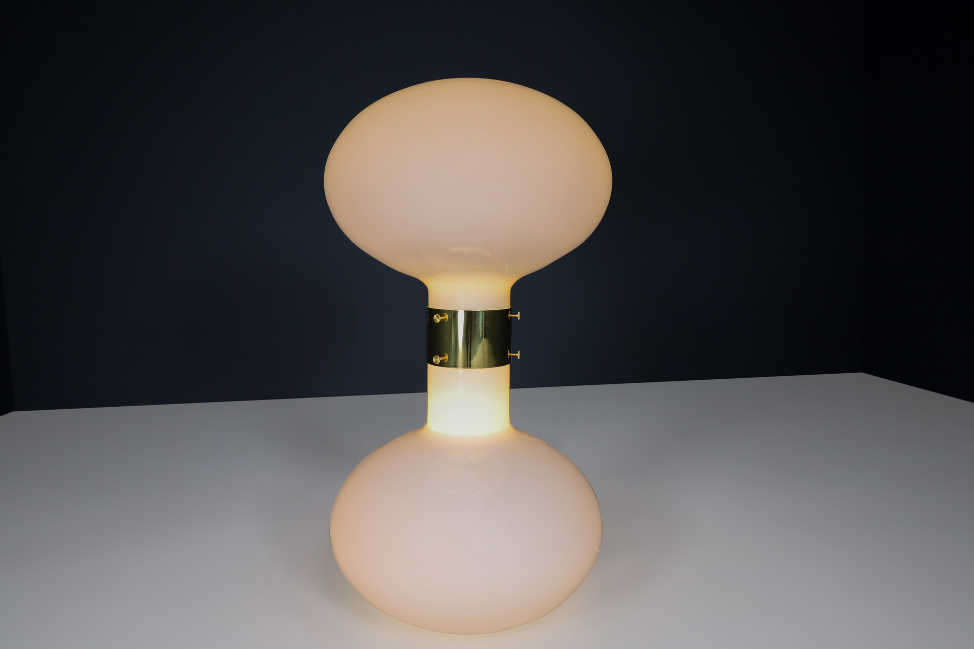 Mid century modern Large opaline Glass and brass Mushroom Floor lamp or Table lamp, Italy Late-20th century