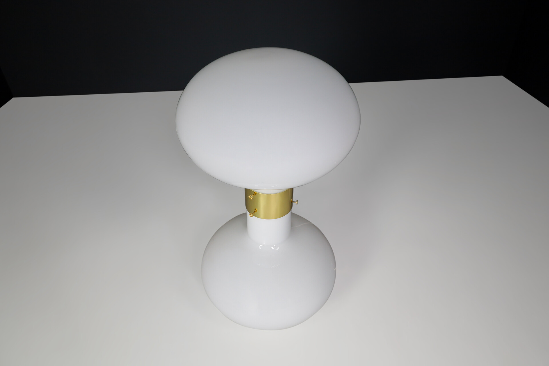 Mid century modern Large opaline Glass and brass Mushroom Floor lamp or Table lamp, Italy Late-20th century