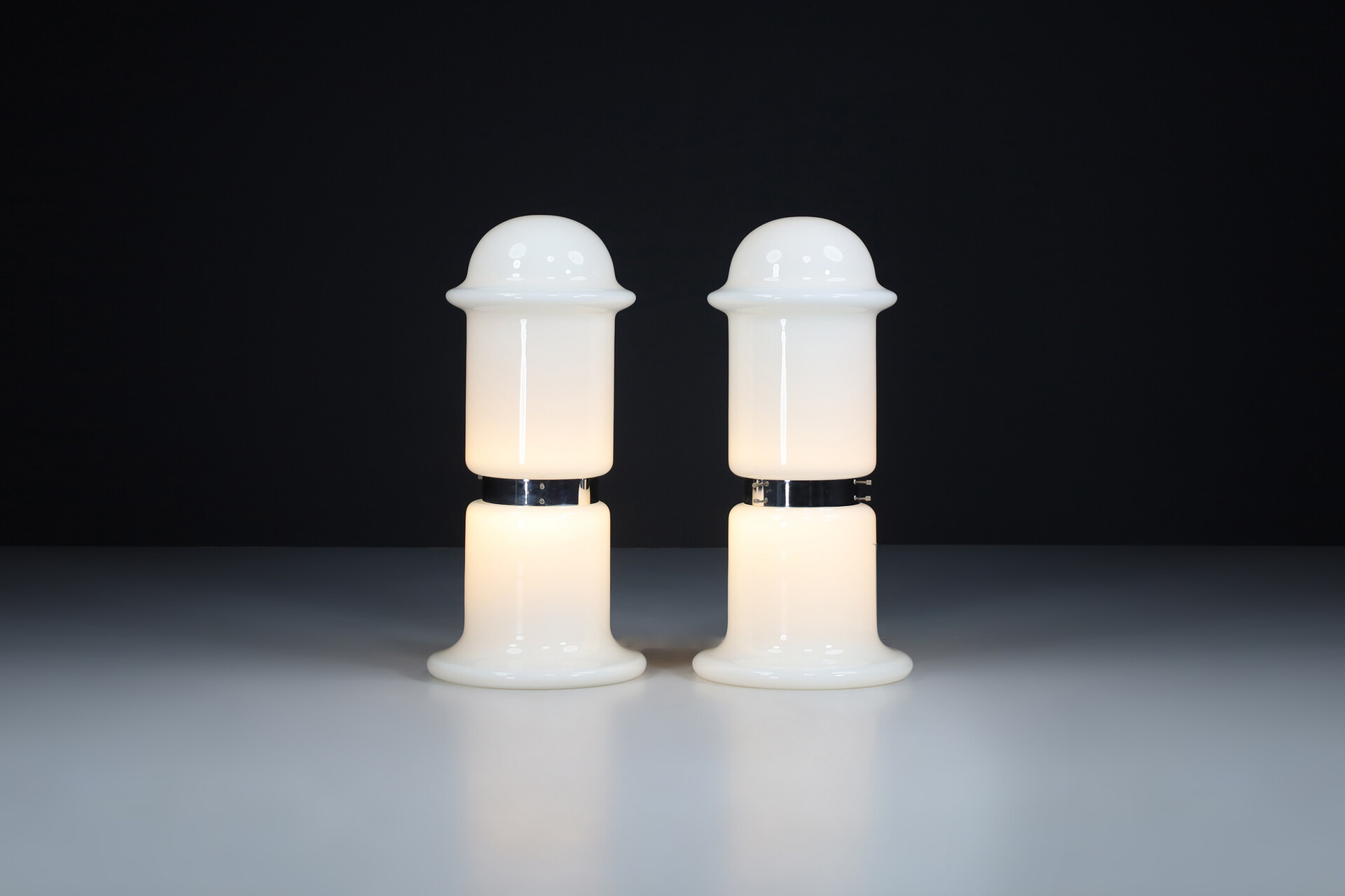 Mid century modern Large opaline Glass and chrome Mushroom Floor lamp or Table lamp, Italy Late-20th century