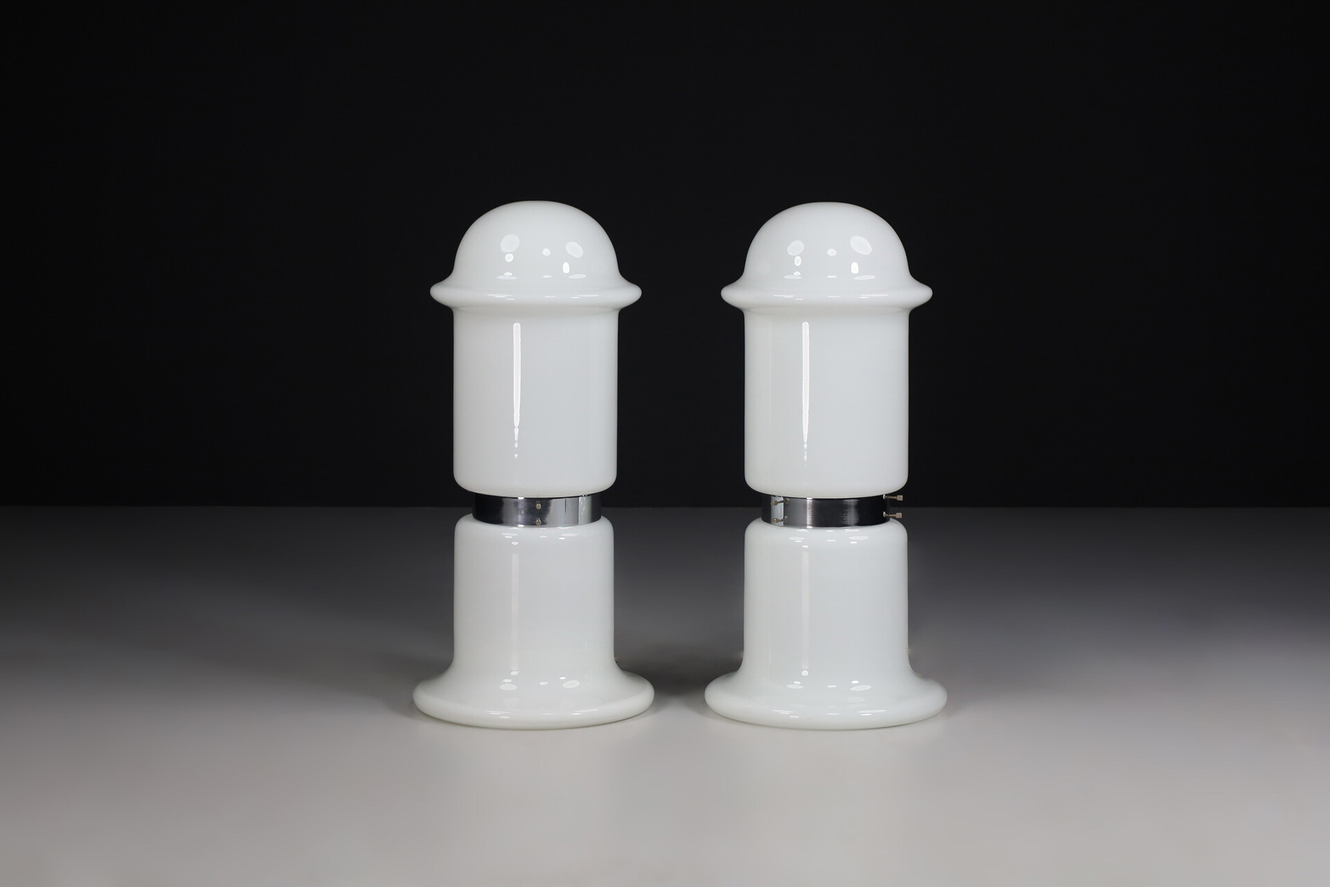 Mid century modern Large opaline Glass and chrome Mushroom Floor lamp or Table lamp, Italy Late-20th century