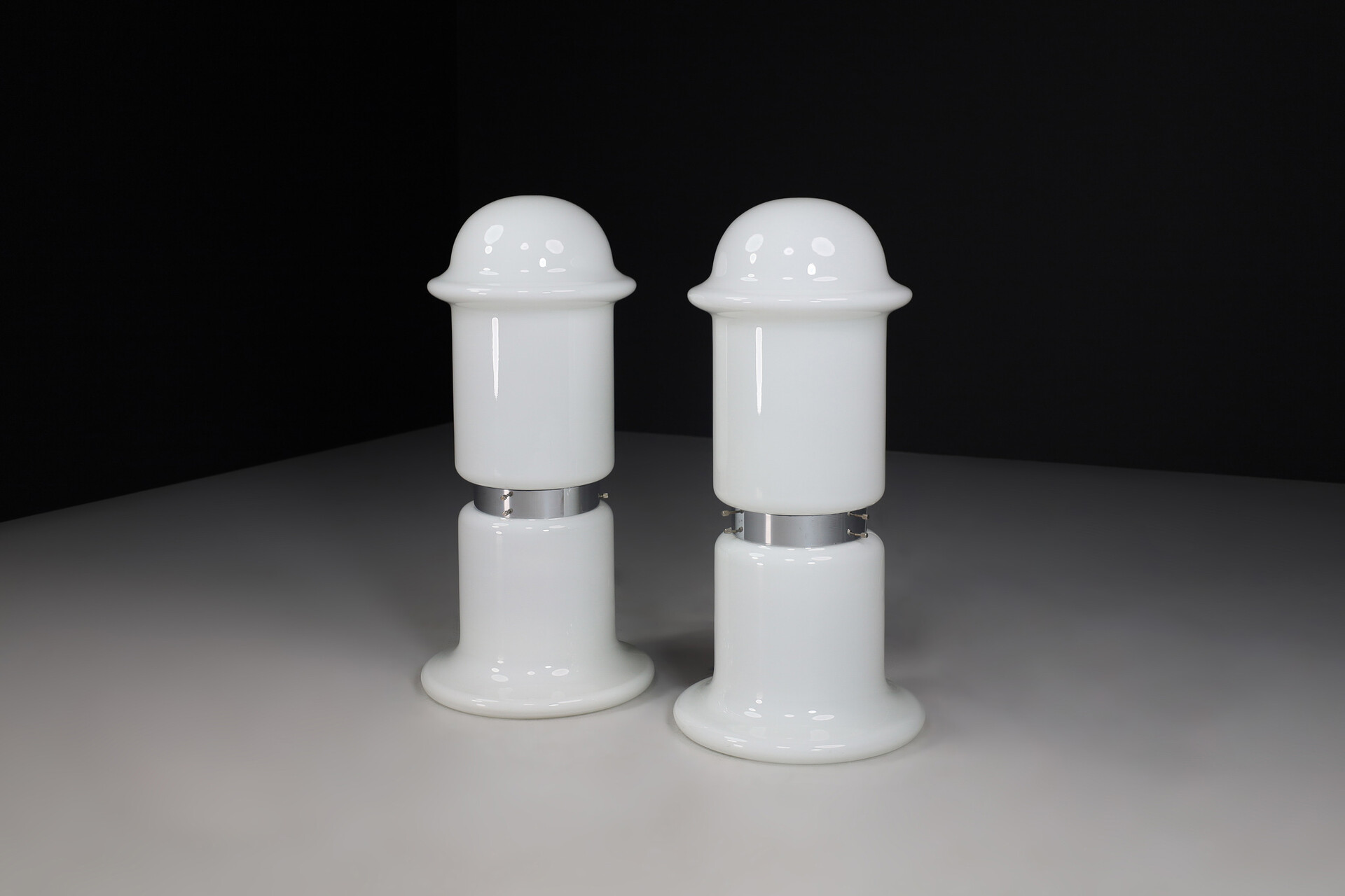 Mid century modern Large opaline Glass and chrome Mushroom Floor lamp or Table lamp, Italy Late-20th century