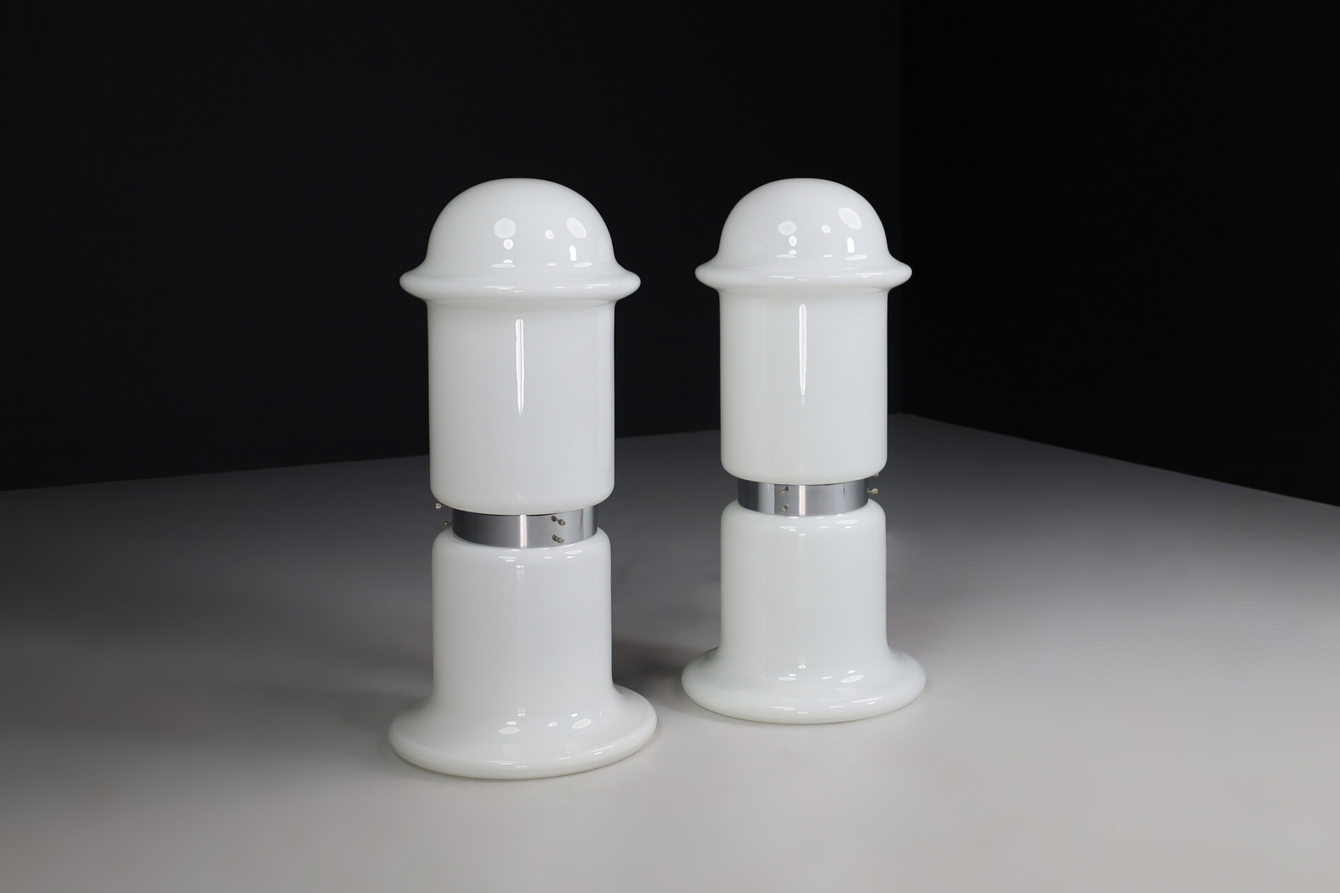 Mid century modern Large opaline Glass and chrome Mushroom Floor lamp or Table lamp, Italy Late-20th century